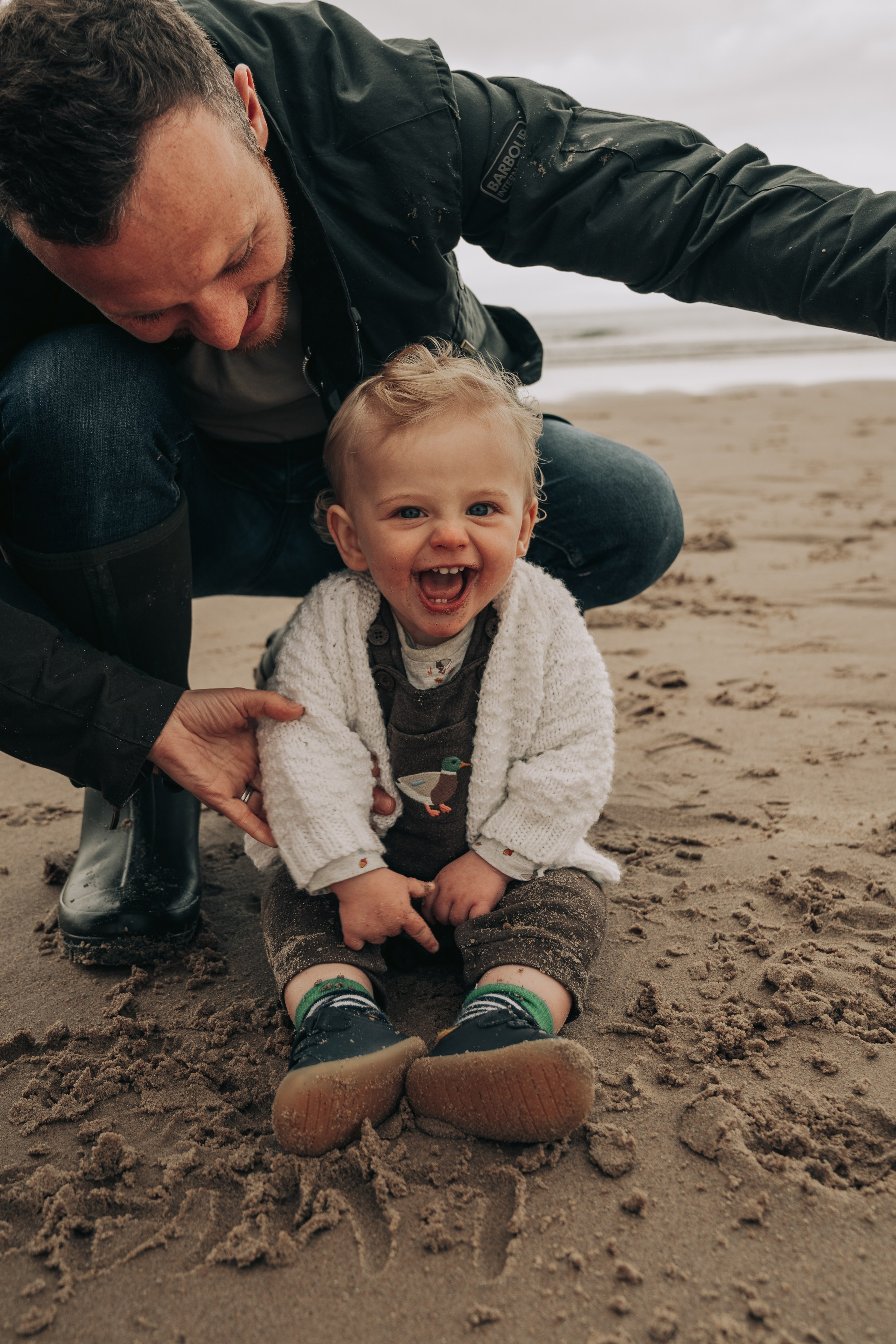 First birthday photo session at the beach.