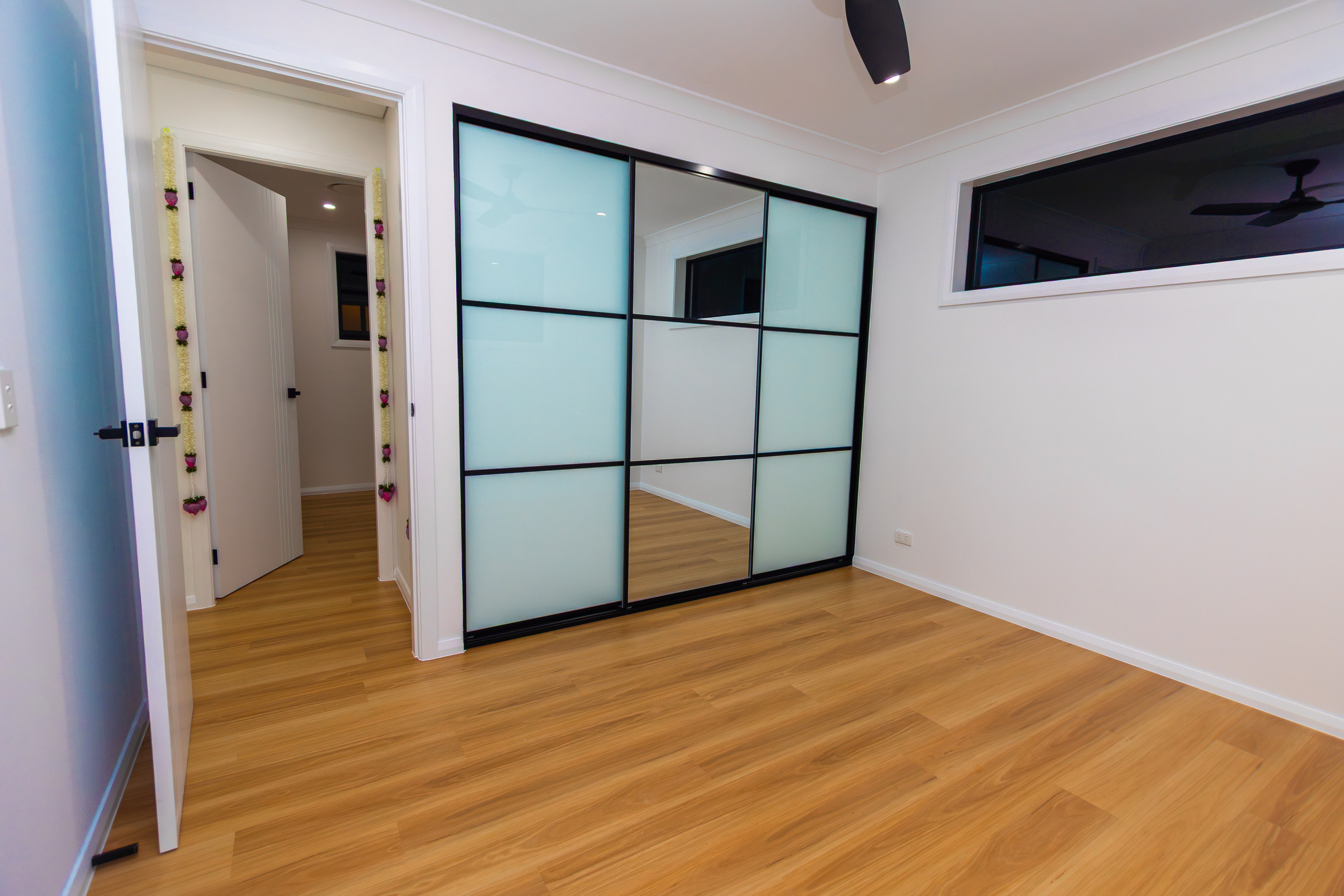 Nirumba Fields. MHCreative is family-oriented photographer based in SYDNEY