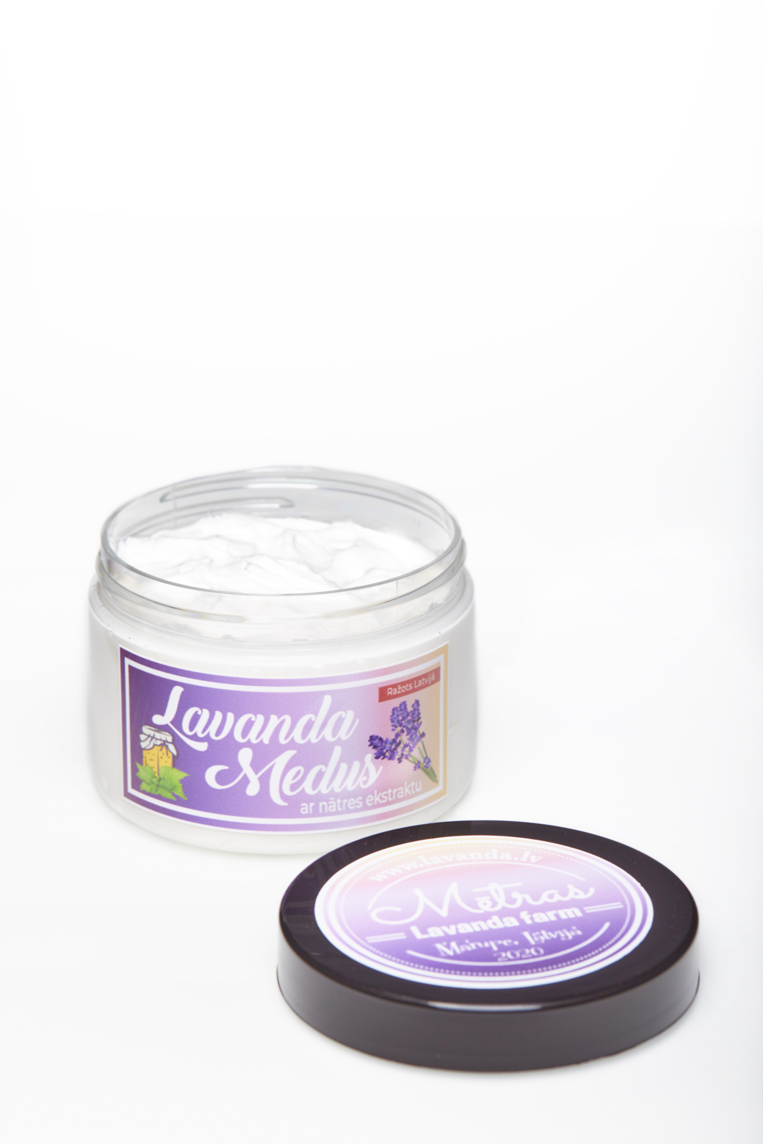 Product photographer in Riga. Photographer in Doha, Qatar