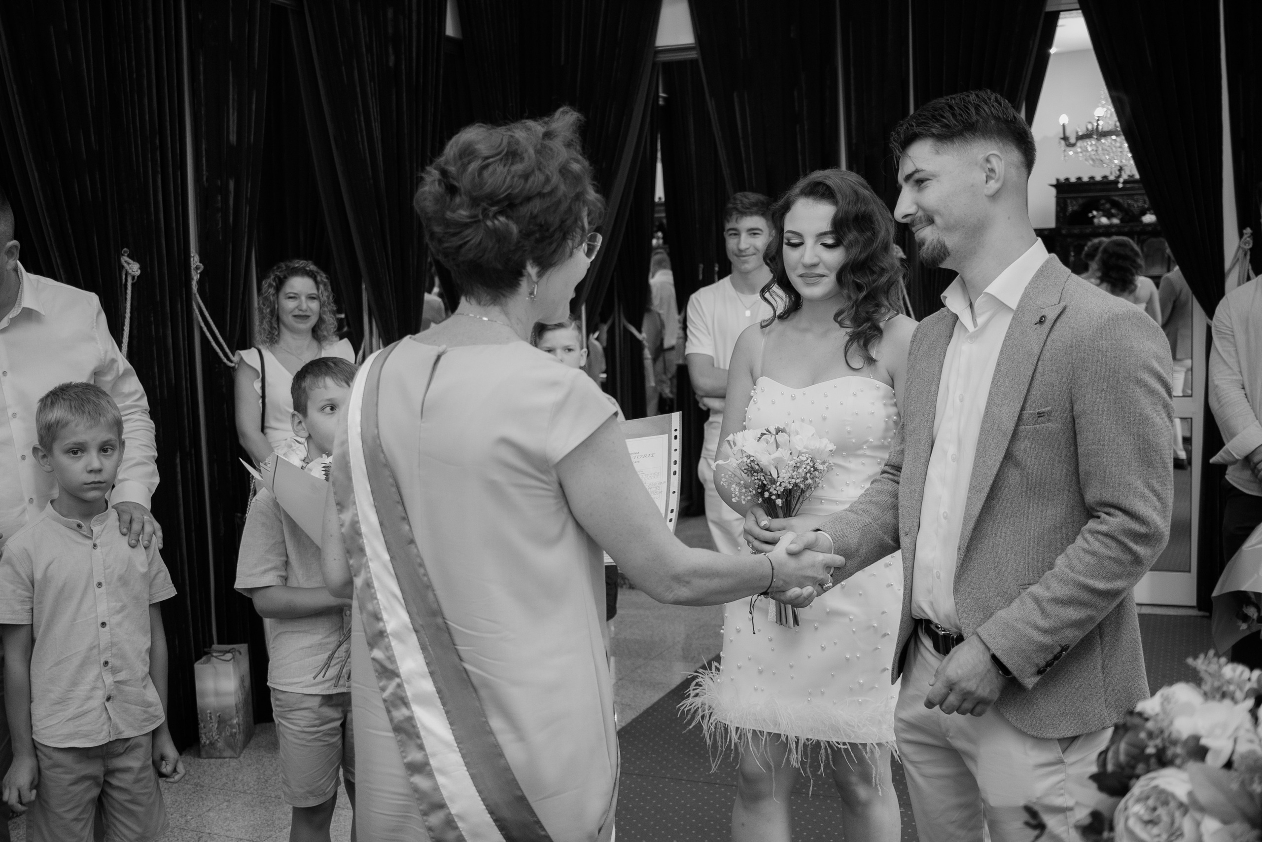 Ana & Mihai. Fotograf si videograf — evenimente si studio