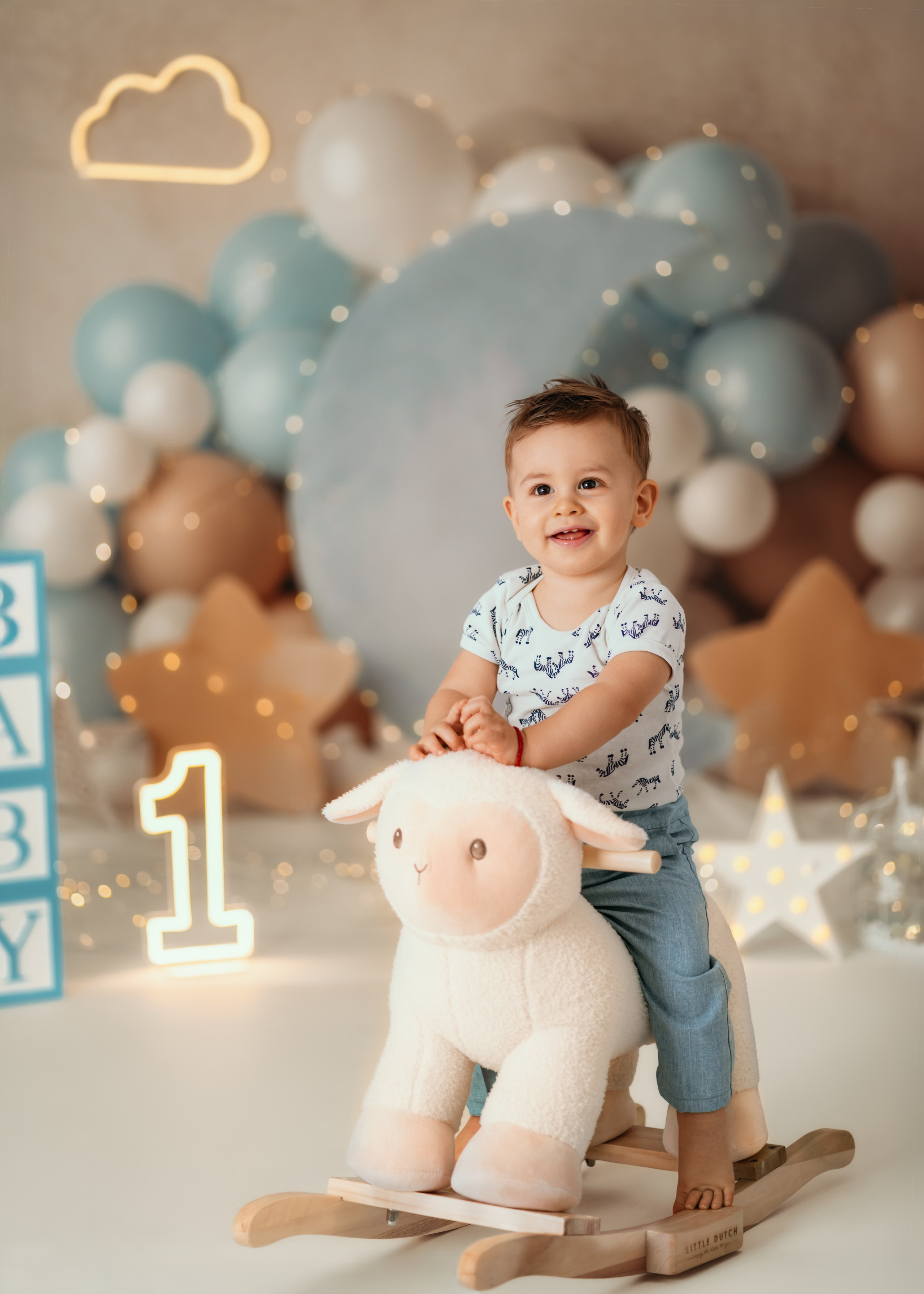 beba na temi za decake cake smash