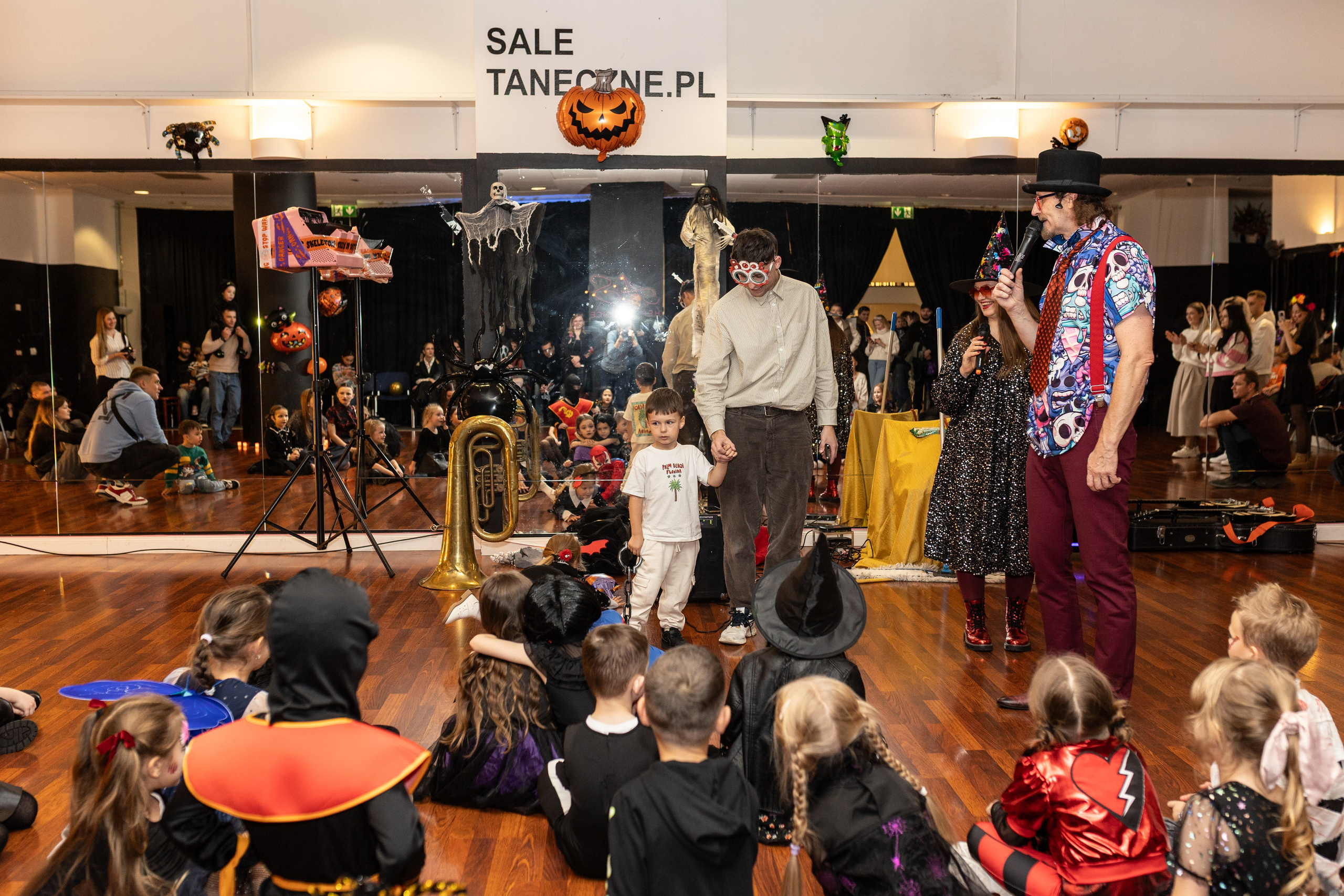 Leo dance studio Helloween 2025. Семейный и детский фотограф в Варшаве Мила Бобровская