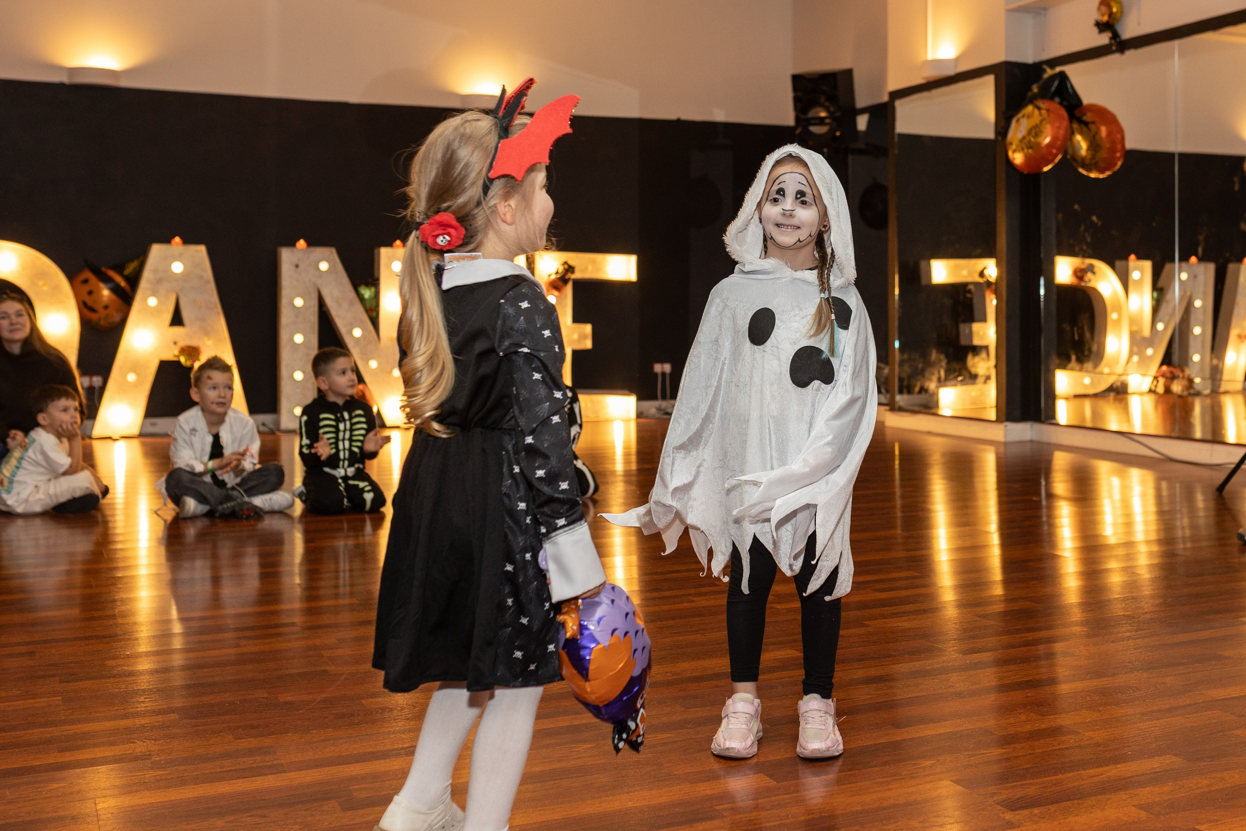 Leo dance studio Helloween 2025. Семейный и детский фотограф в Варшаве Мила Бобровская