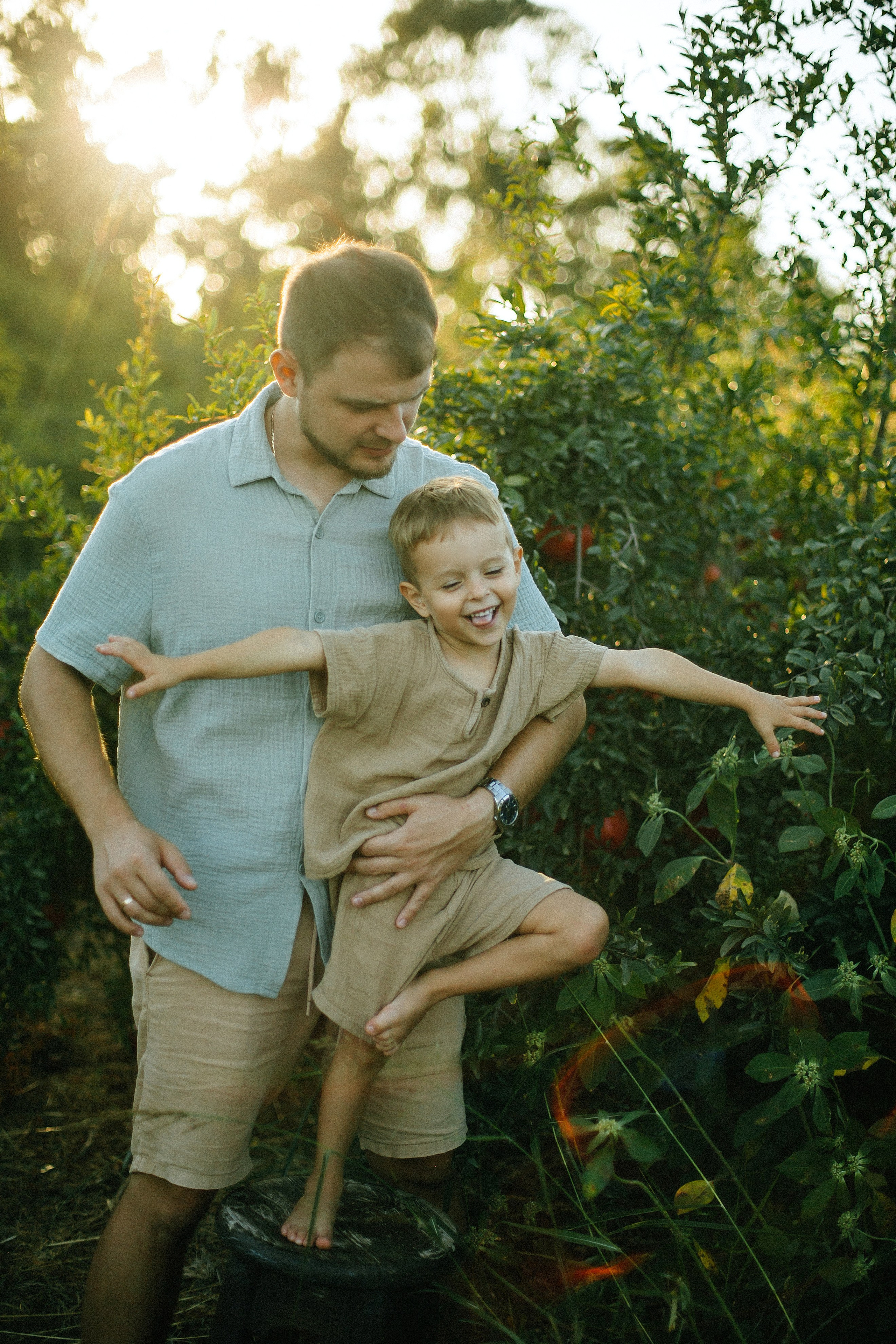 Binyamina garden. Family photographer in Israel