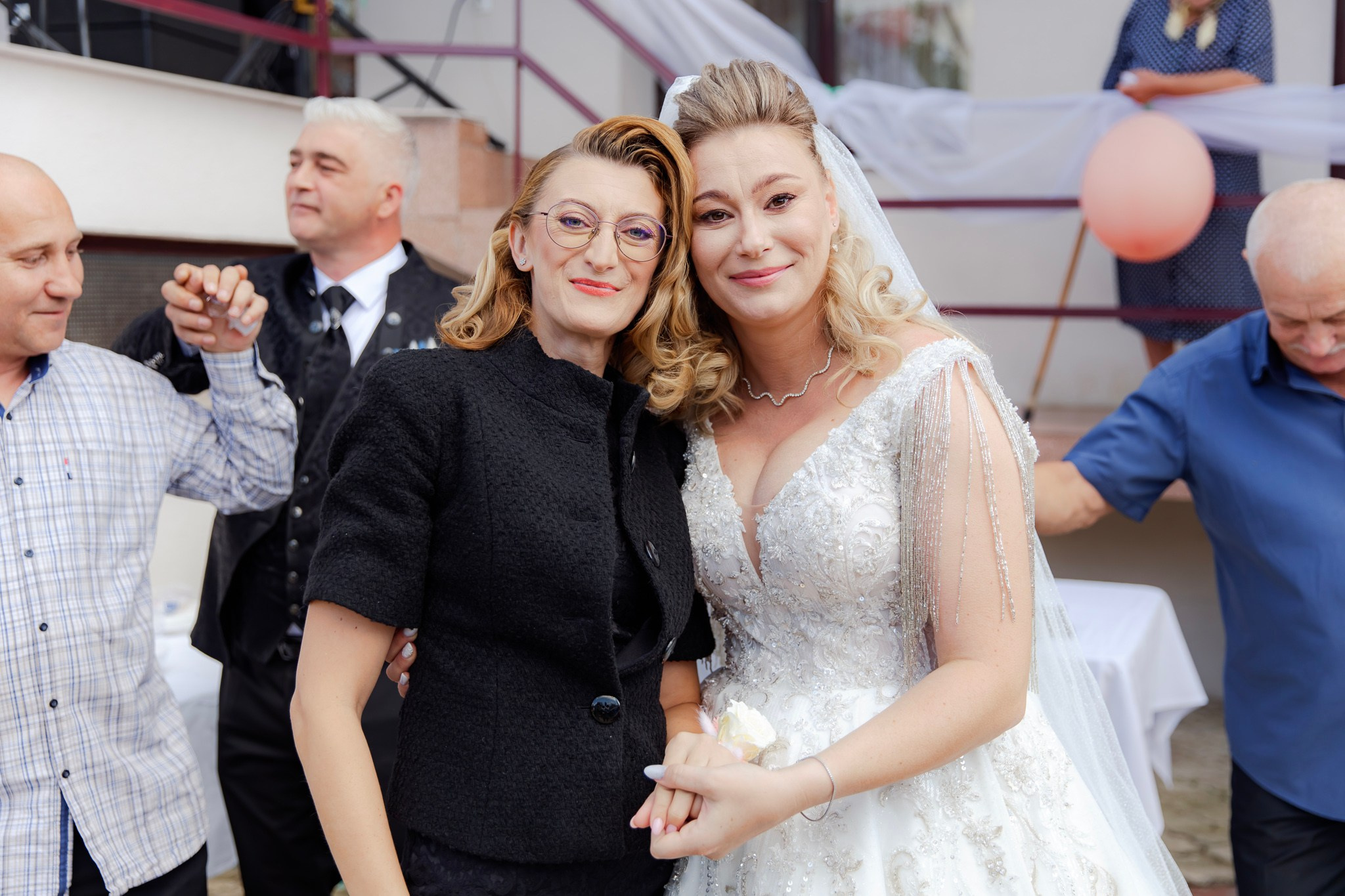 Mihai & Oana. Servicii foto-video profesionale, pentru momente de neuitat