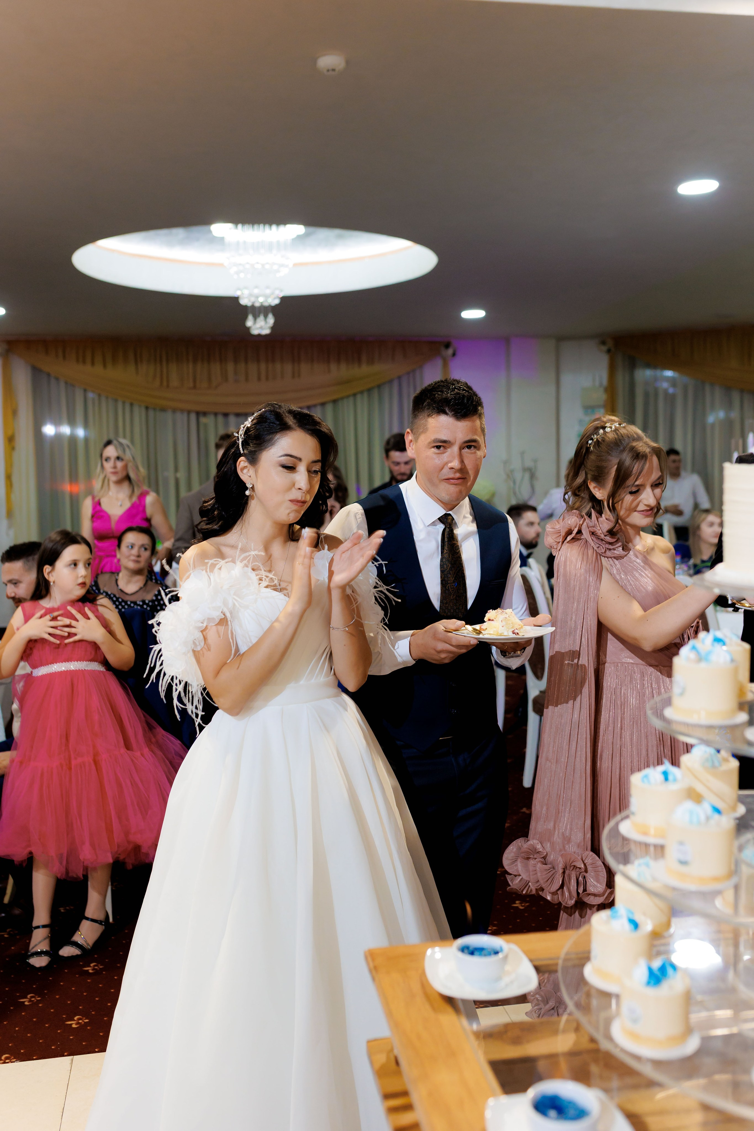 Loredana & Emilian – Ziua Nunții | Videografie - fotografie Botez Suceava, Iași, Botoșani. Servicii foto-video profesionale, pentru momente de neuitat