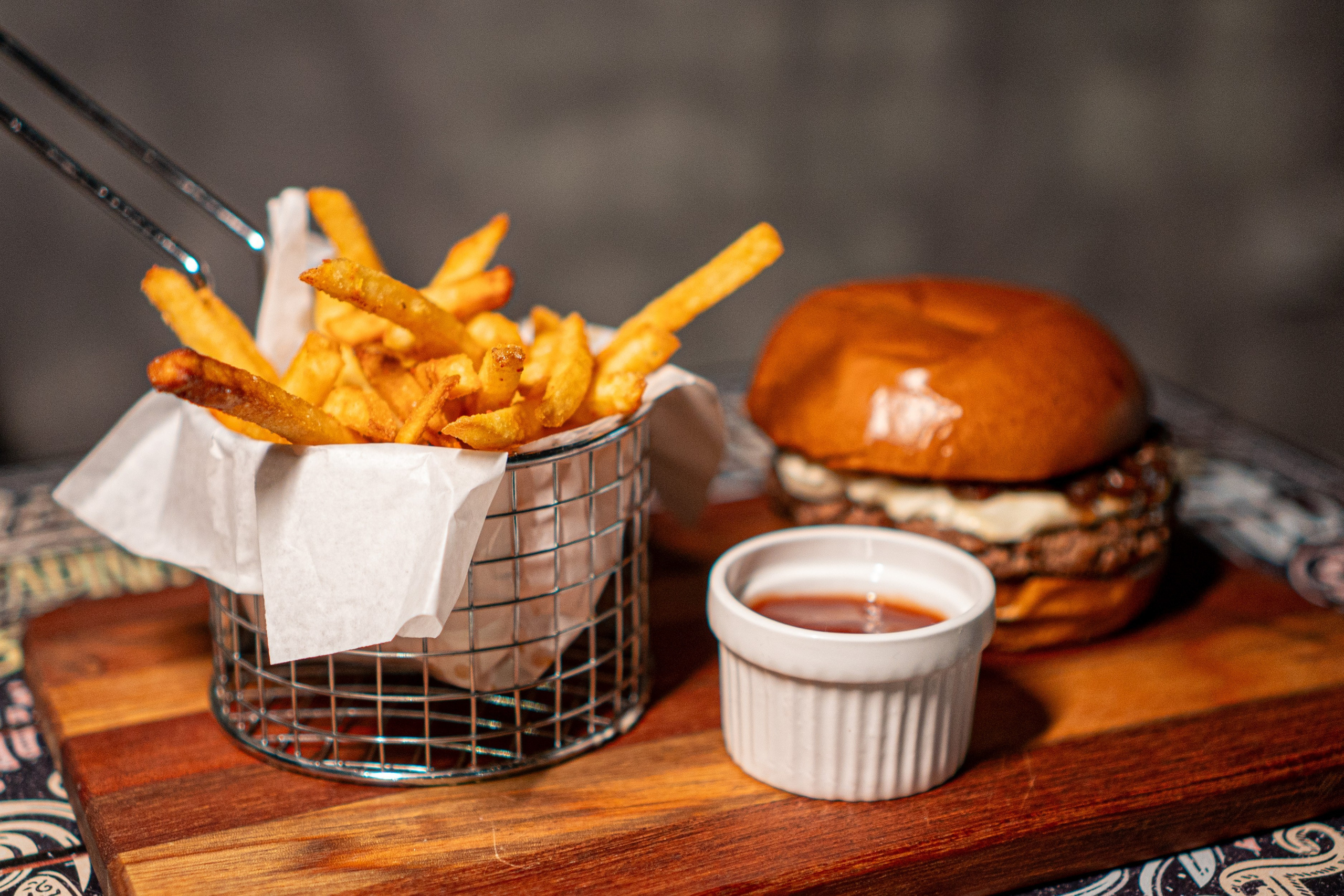 97 Burger. Frames by Giovani Braga
