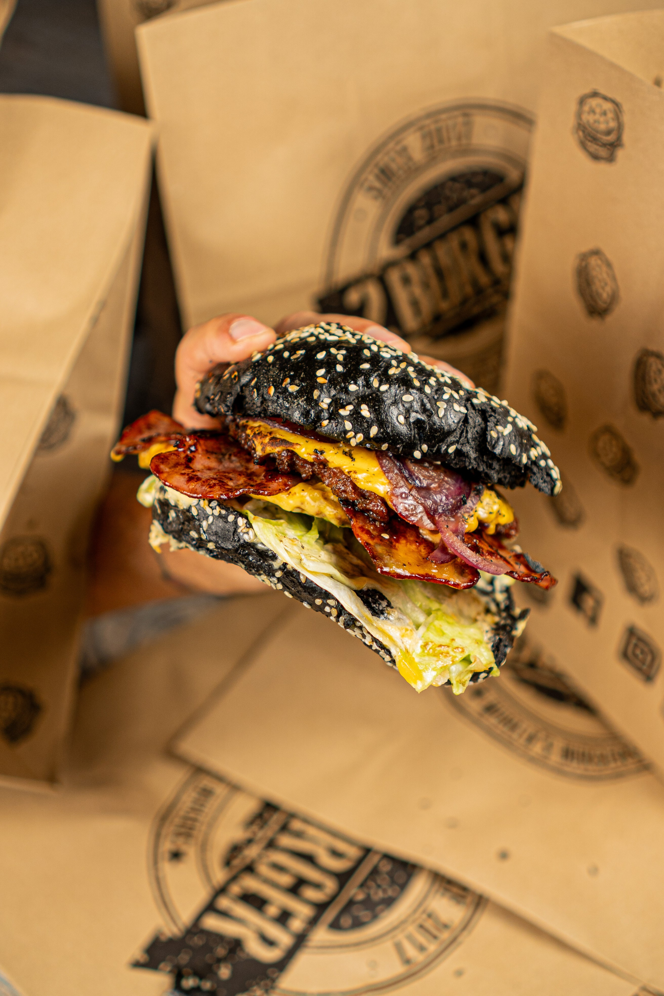 2 Burger. Frames by Giovani Braga
