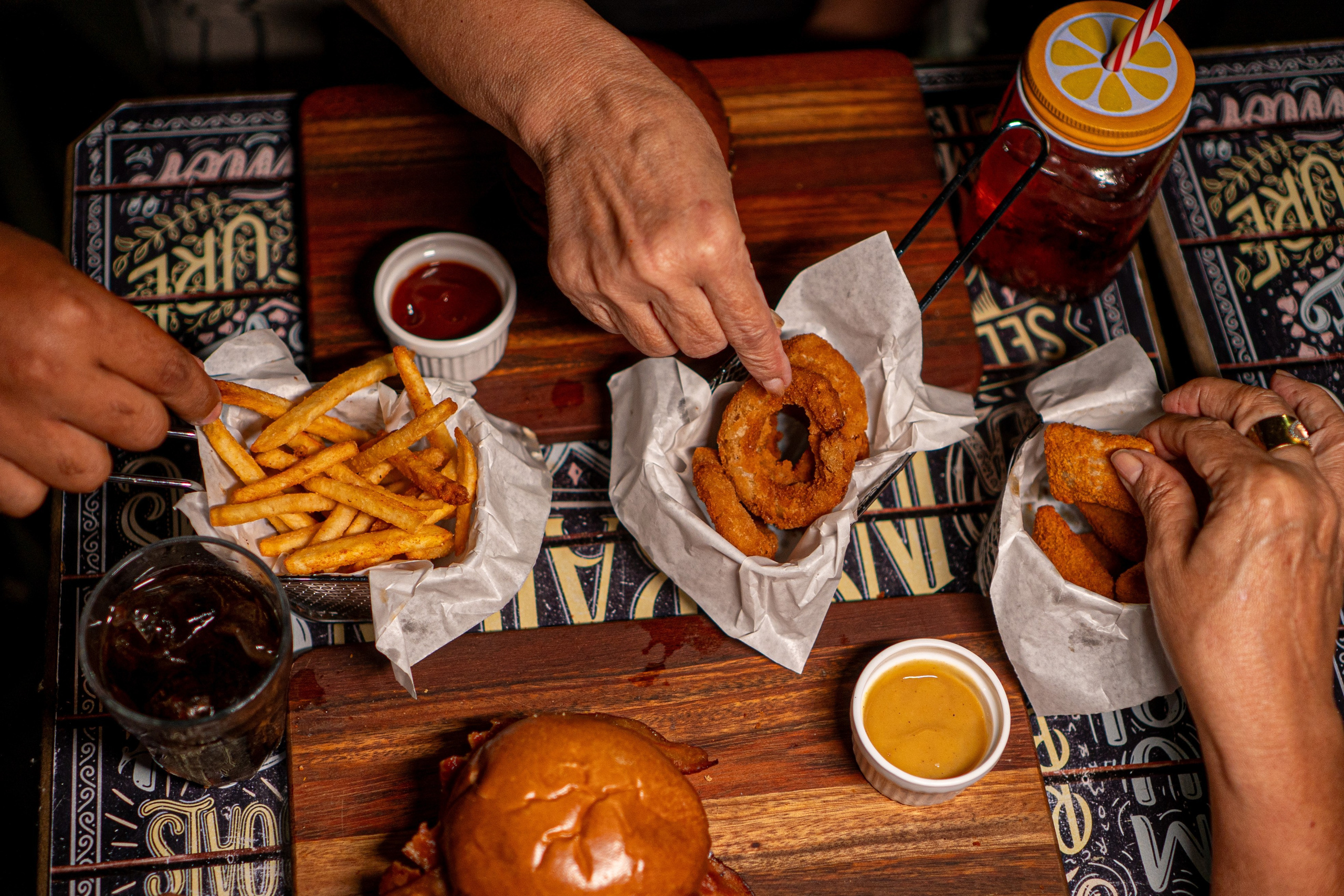 97 Burger. Frames by Giovani Braga