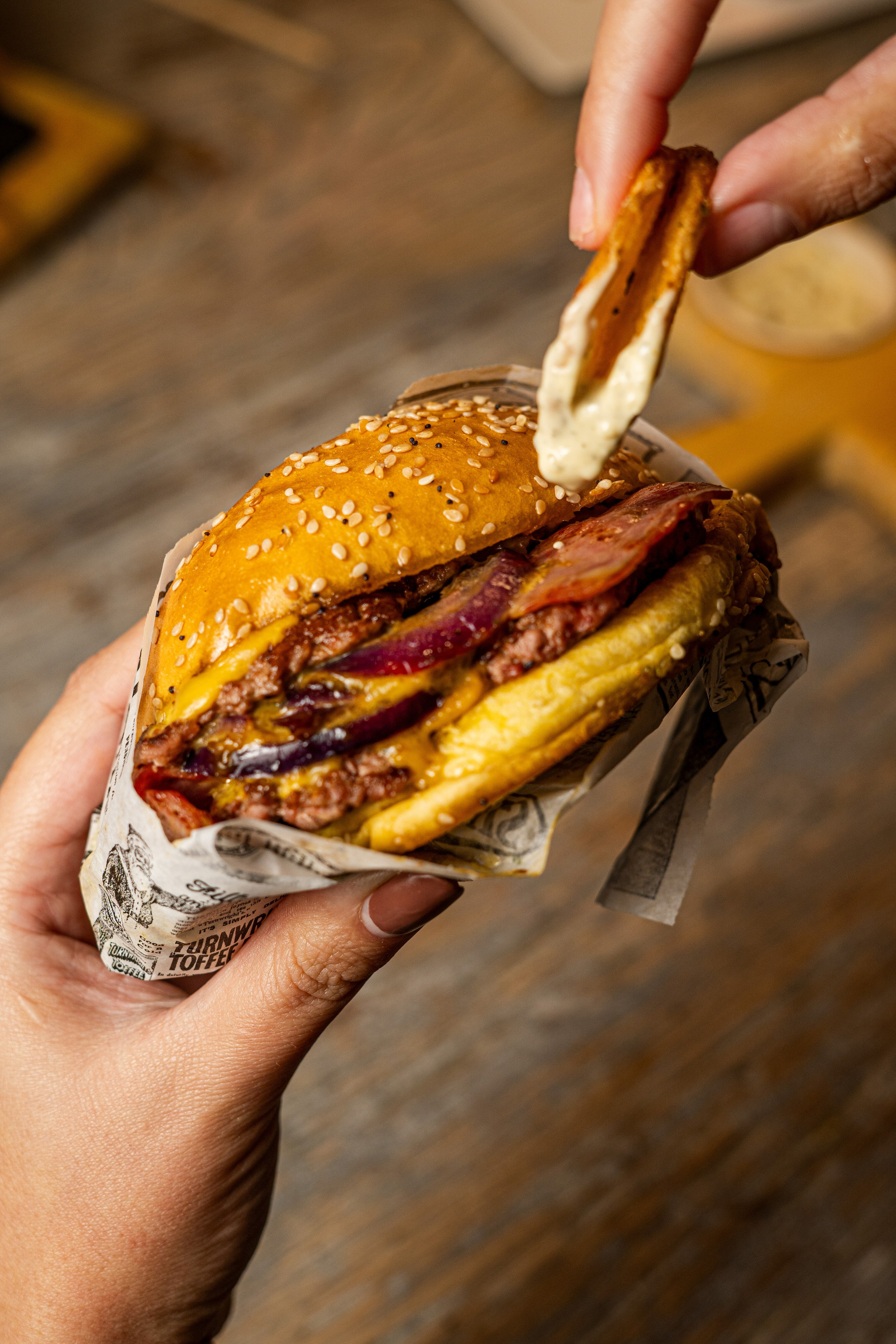 2 Burger. Frames by Giovani Braga