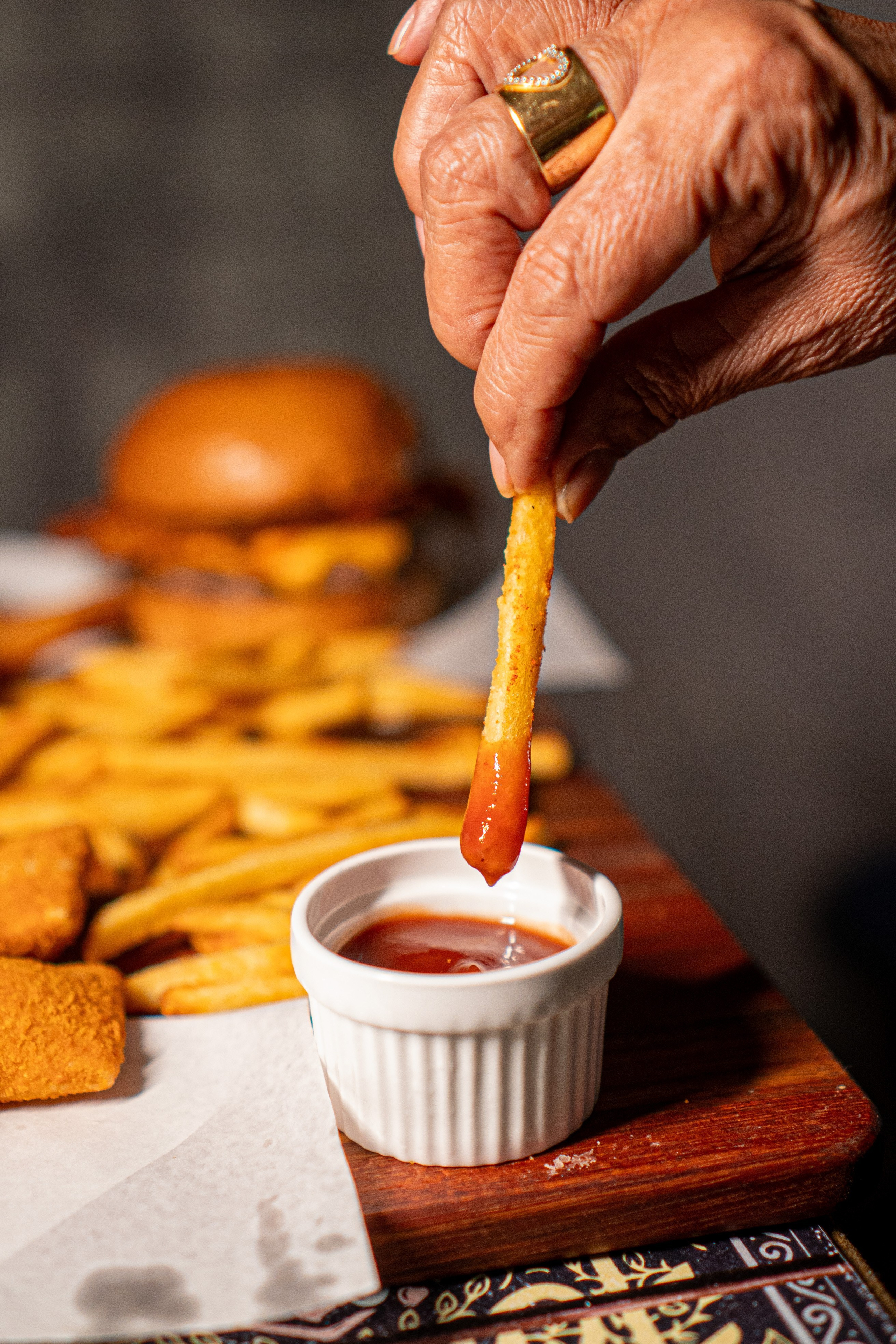97 Burger. Frames by Giovani Braga