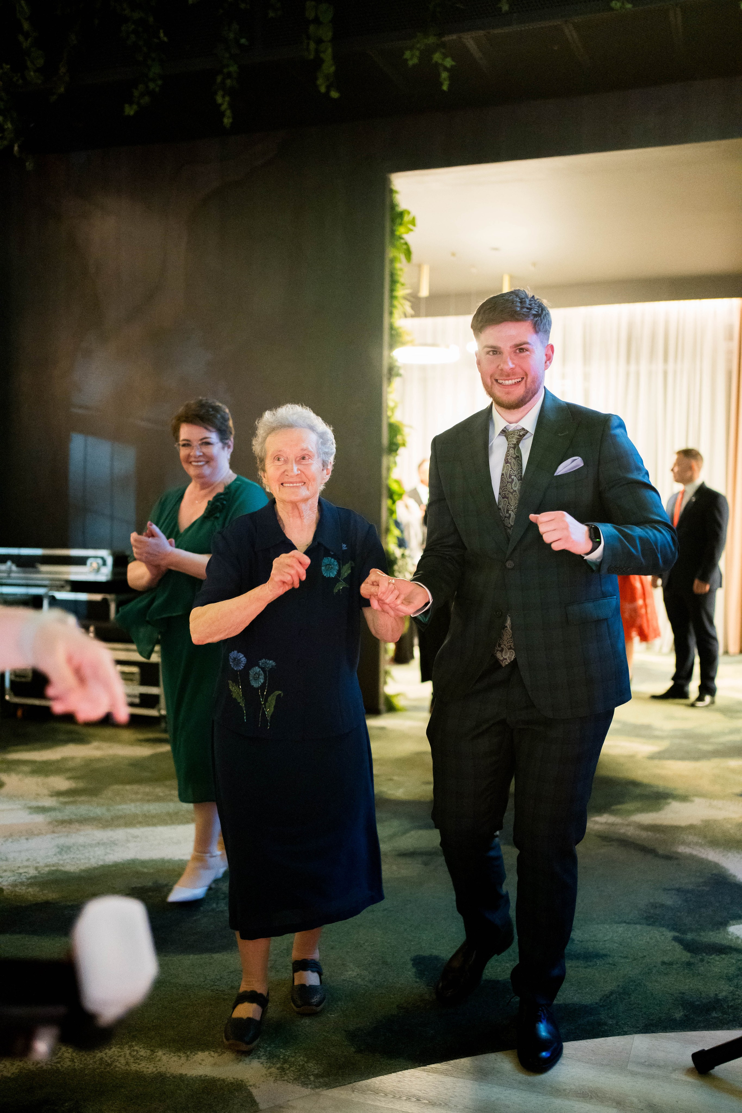 PARTY. Gabriel Florea — Fotograf nuntă București