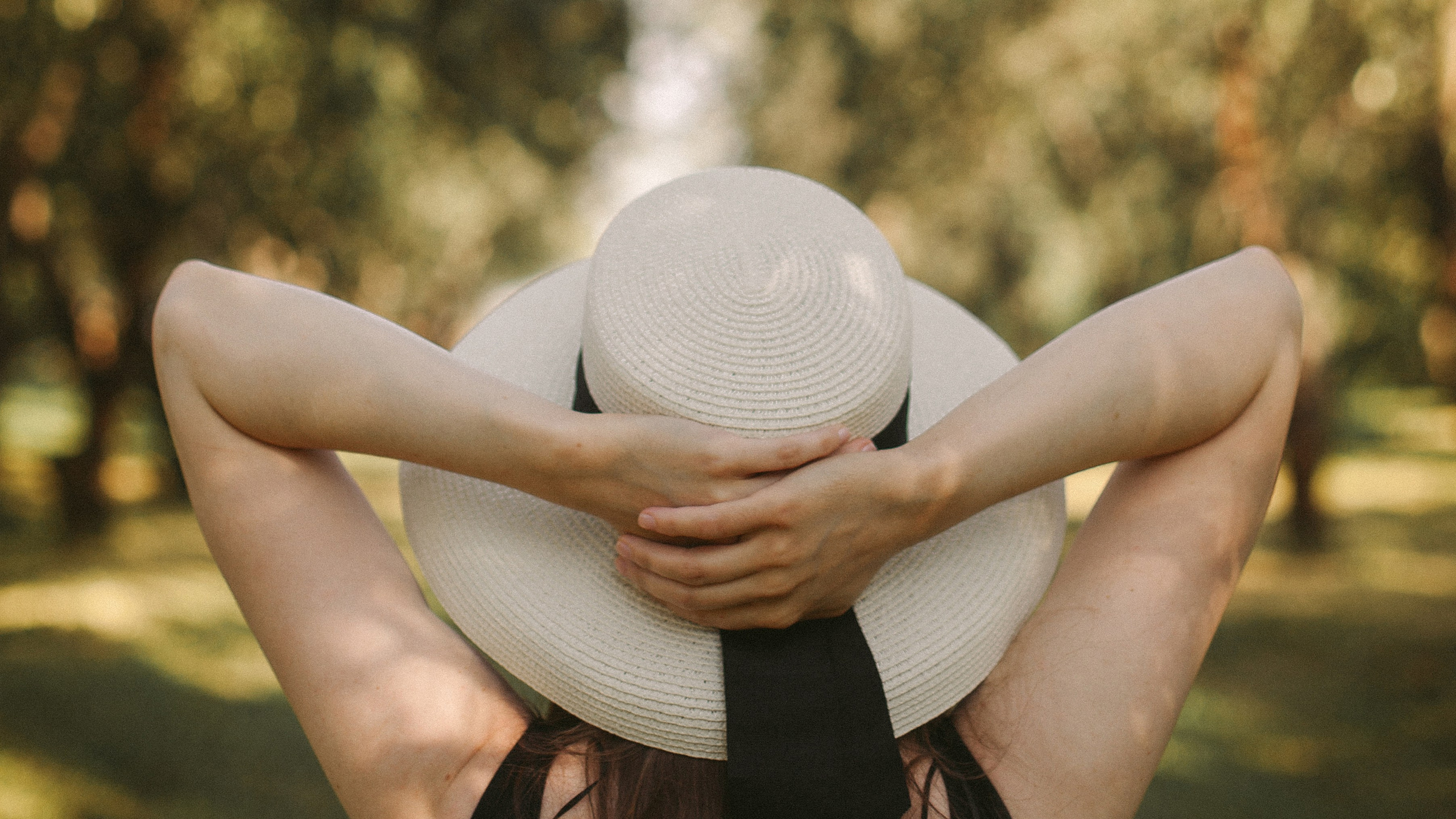 Reviews. Lena Ester Photo