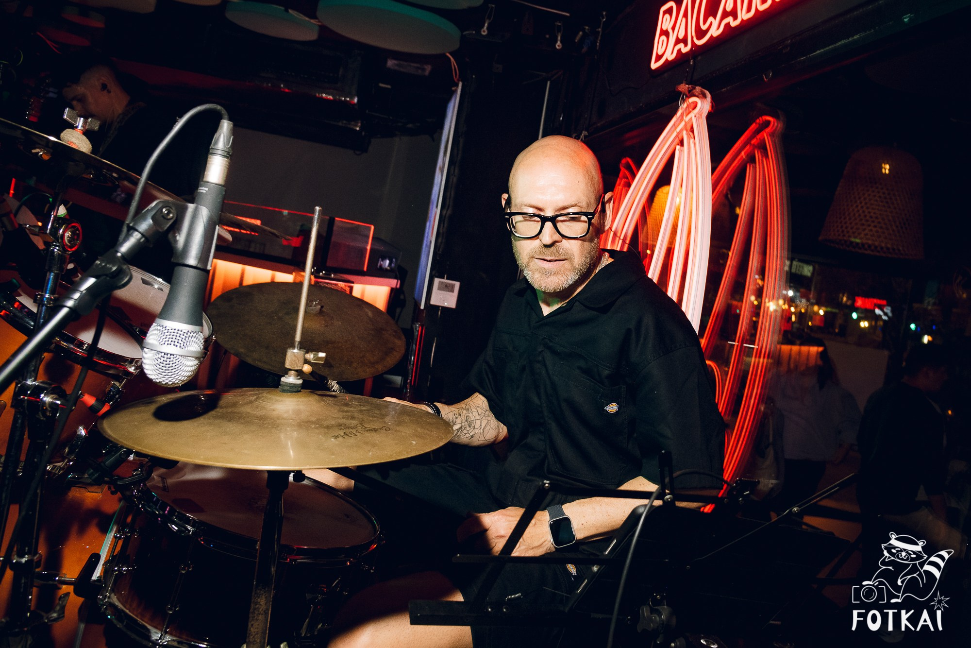 Концерт Delyrio в Confetti Playa Alicante — живое выступление группы, февраль 2026 | FOTKAI