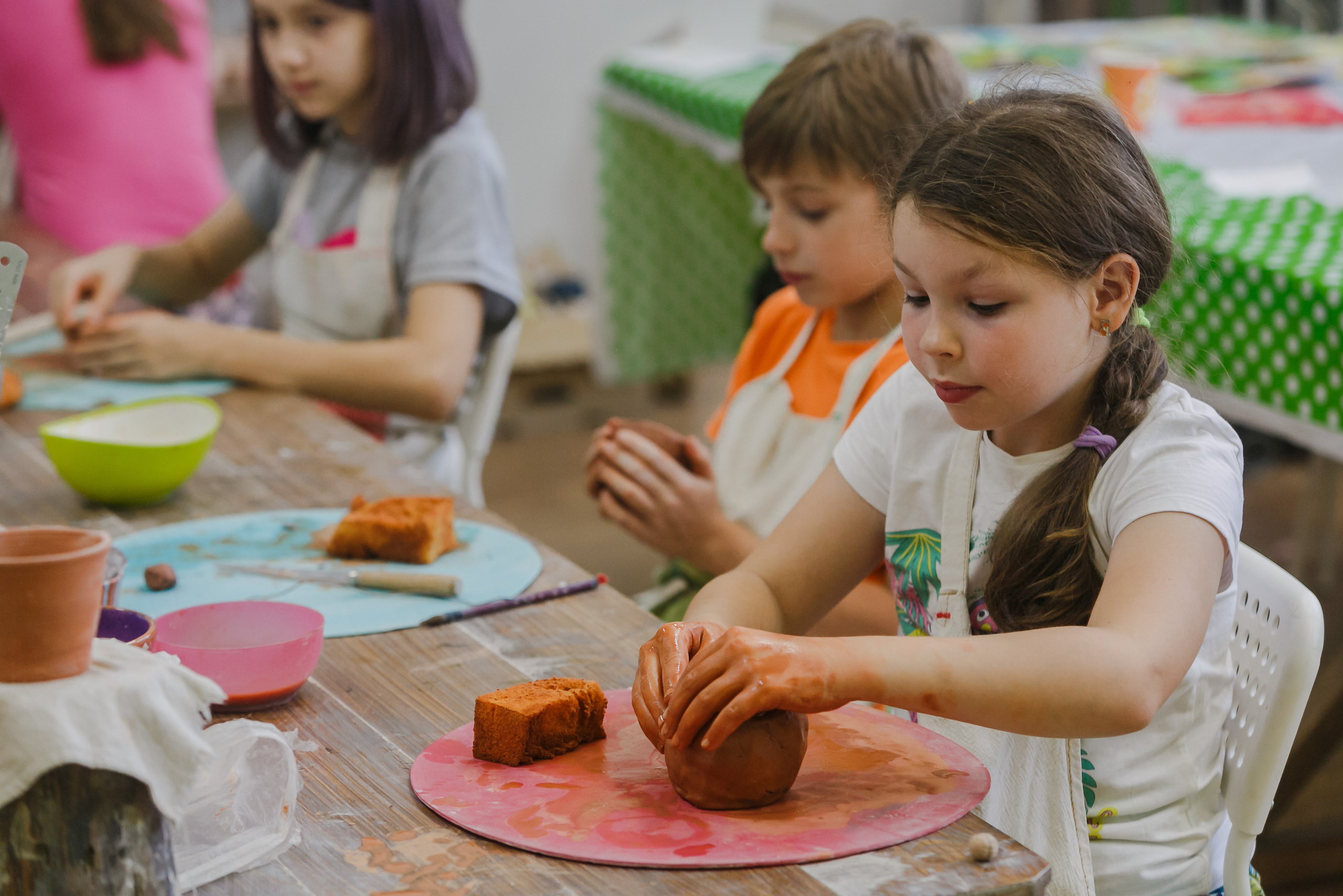 Campamento de verano infantil del taller de cerámica. Fotógrafo de retrato, familia y reportajes en Valencia | España | Europa Vitalii Lumier