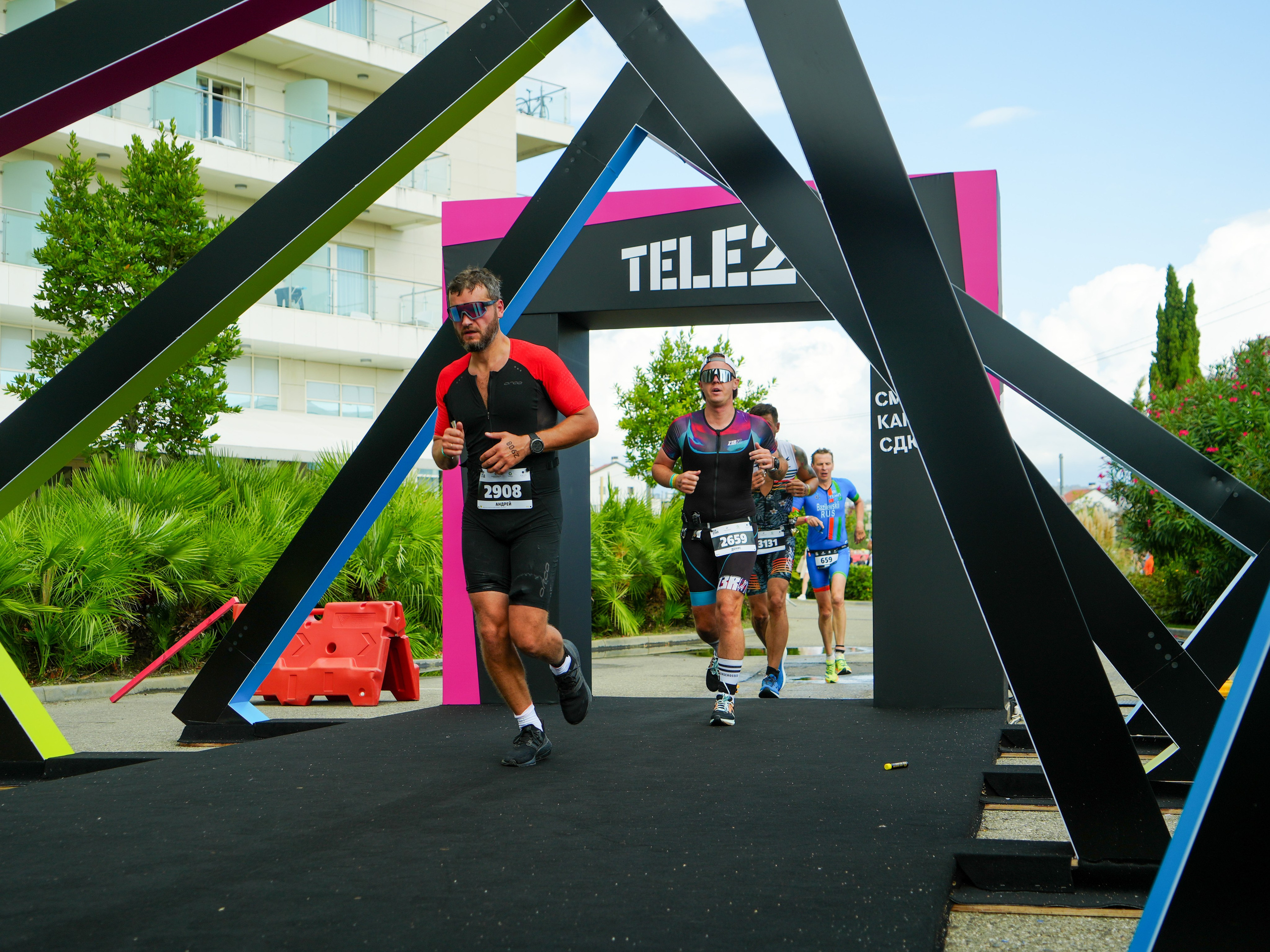 Фотоотчет партнерской интеграции для компании TELE2 на фестивале Ironstar. Репортажный фотограф в Красной Поляне и Сочи Павлюченко Екатерина