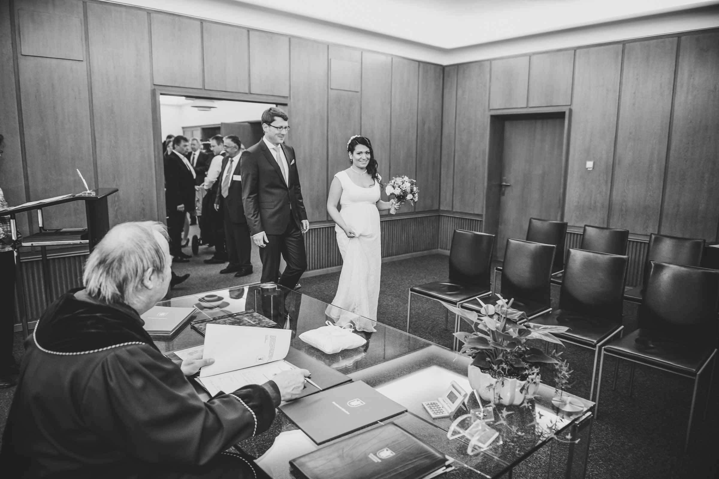 Hochzeit im Standesamt Mandlstraße und Restaurant am Chinesischen Turm. Hochzeitsfotograf München - Olga Boyko Hochzeitsreportage