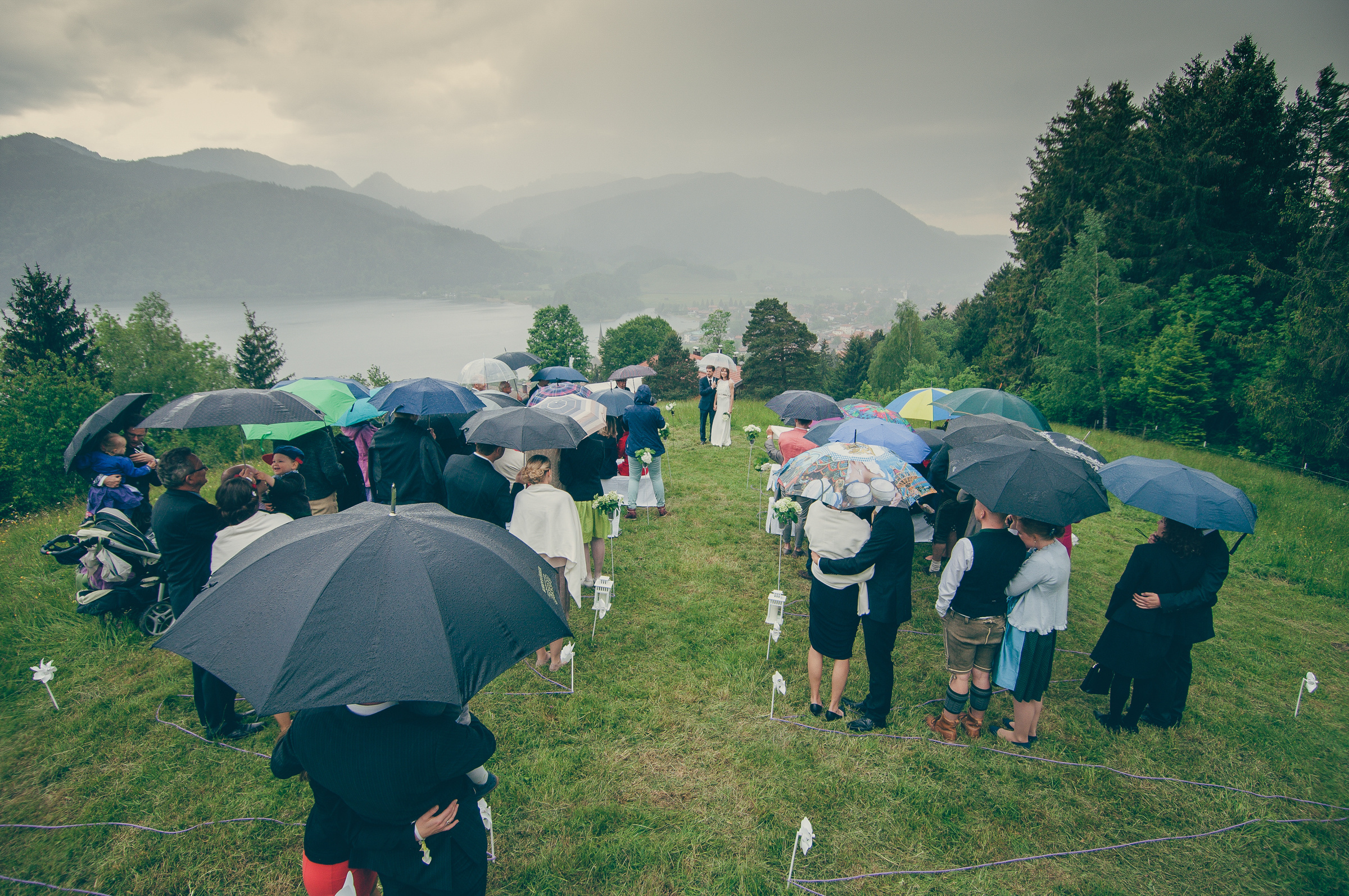 Wunderschöne Hochzeit mit freier Trauung am Schliersee. Hochzeitsfotograf München - Olga Boyko Hochzeitsreportage