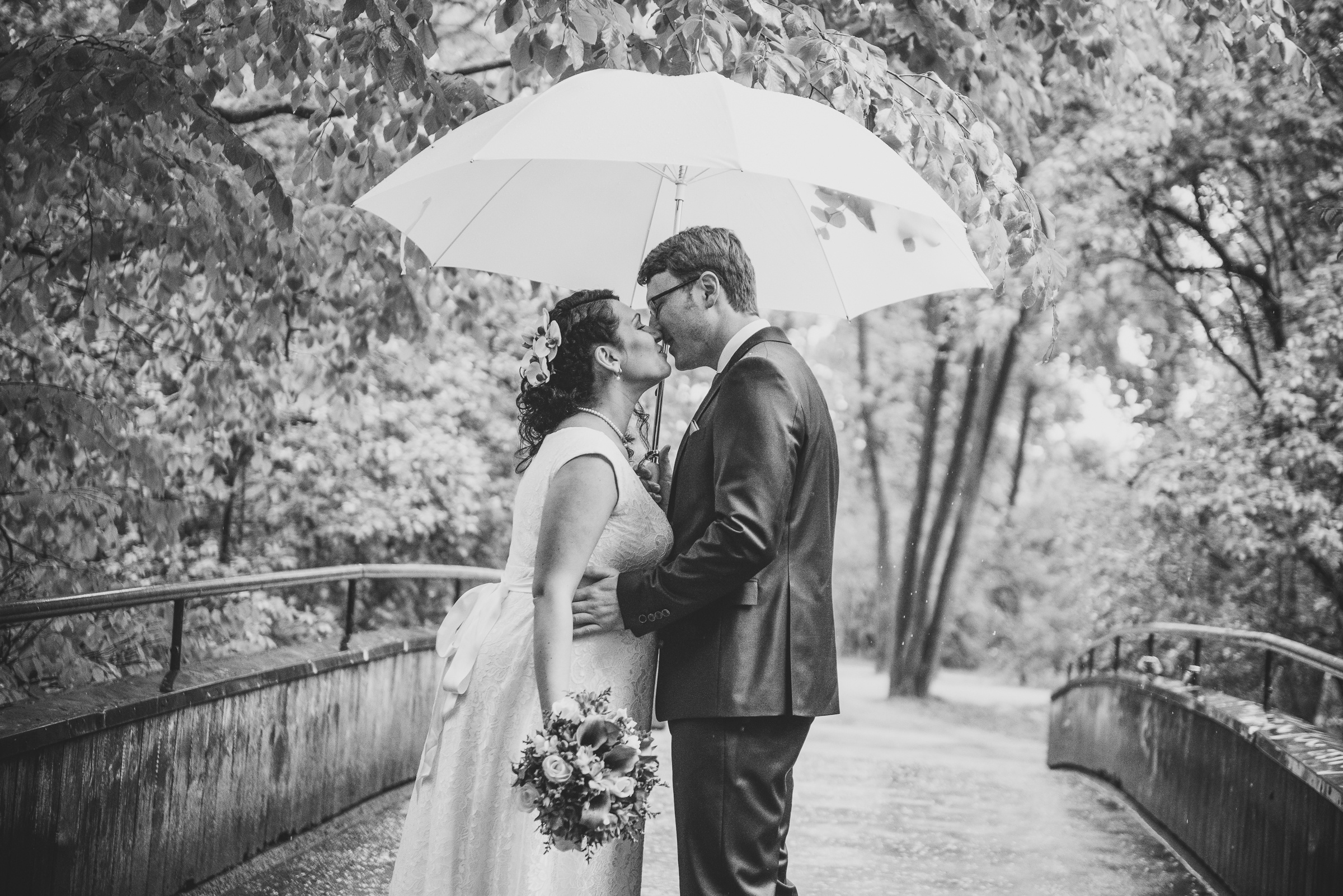 Hochzeit im Standesamt Mandlstraße und Restaurant am Chinesischen Turm. Hochzeitsfotograf München - Olga Boyko Hochzeitsreportage