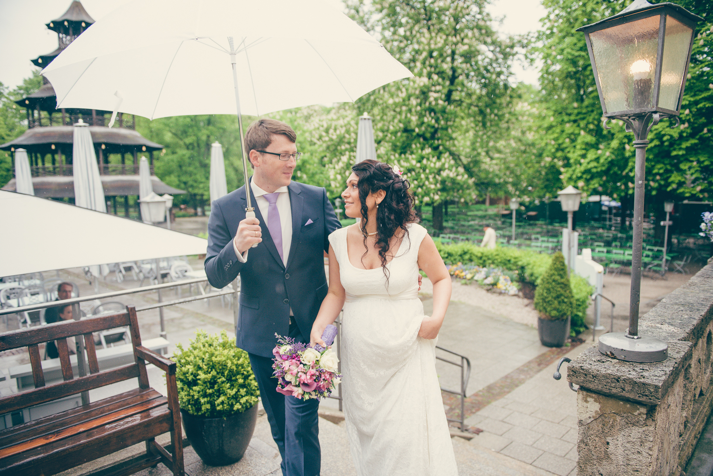Hochzeit im Standesamt Mandlstraße und Restaurant am Chinesischen Turm. Hochzeitsfotograf München - Olga Boyko Hochzeitsreportage