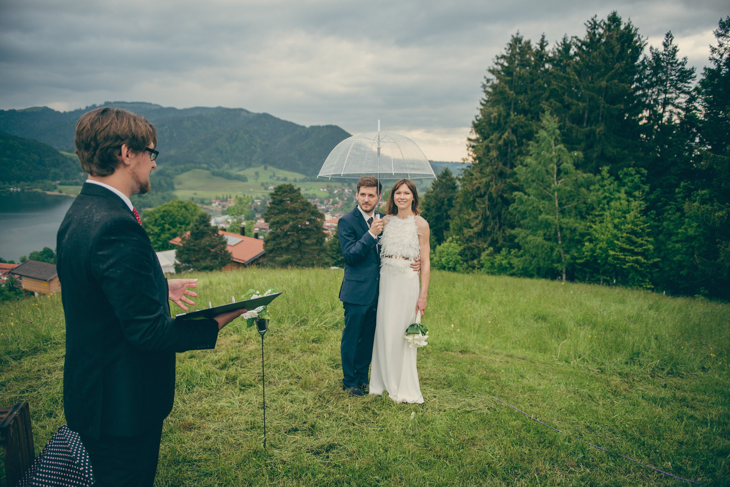 Wunderschöne Hochzeit mit freier Trauung am Schliersee. Hochzeitsfotograf München - Olga Boyko Hochzeitsreportage