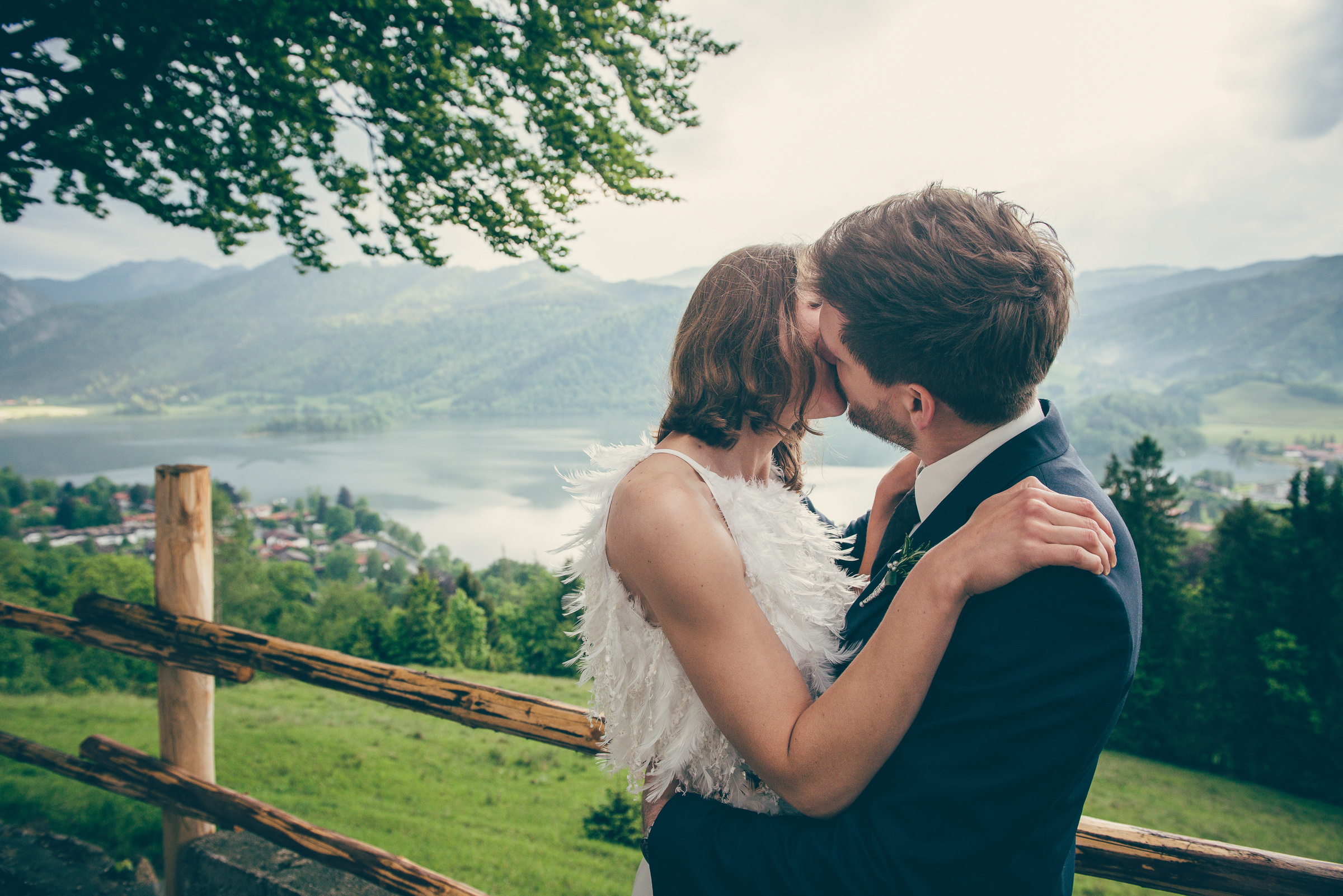 Wunderschöne Hochzeit mit freier Trauung am Schliersee. Hochzeitsfotograf München - Olga Boyko Hochzeitsreportage