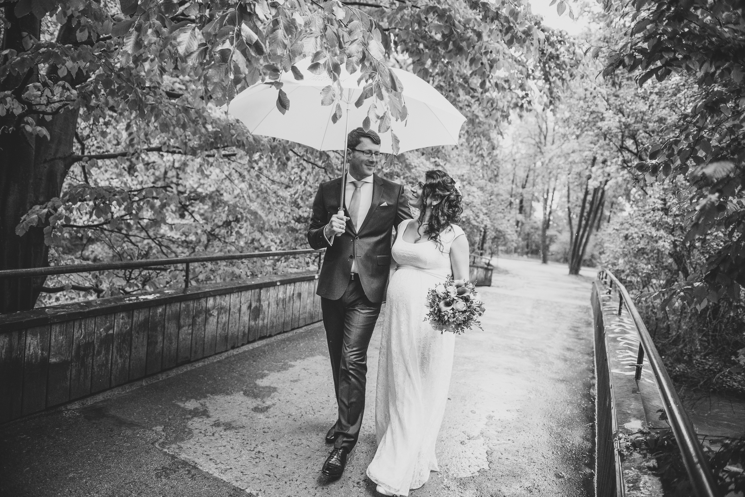 Hochzeit im Standesamt Mandlstraße und Restaurant am Chinesischen Turm. Hochzeitsfotograf München - Olga Boyko Hochzeitsreportage