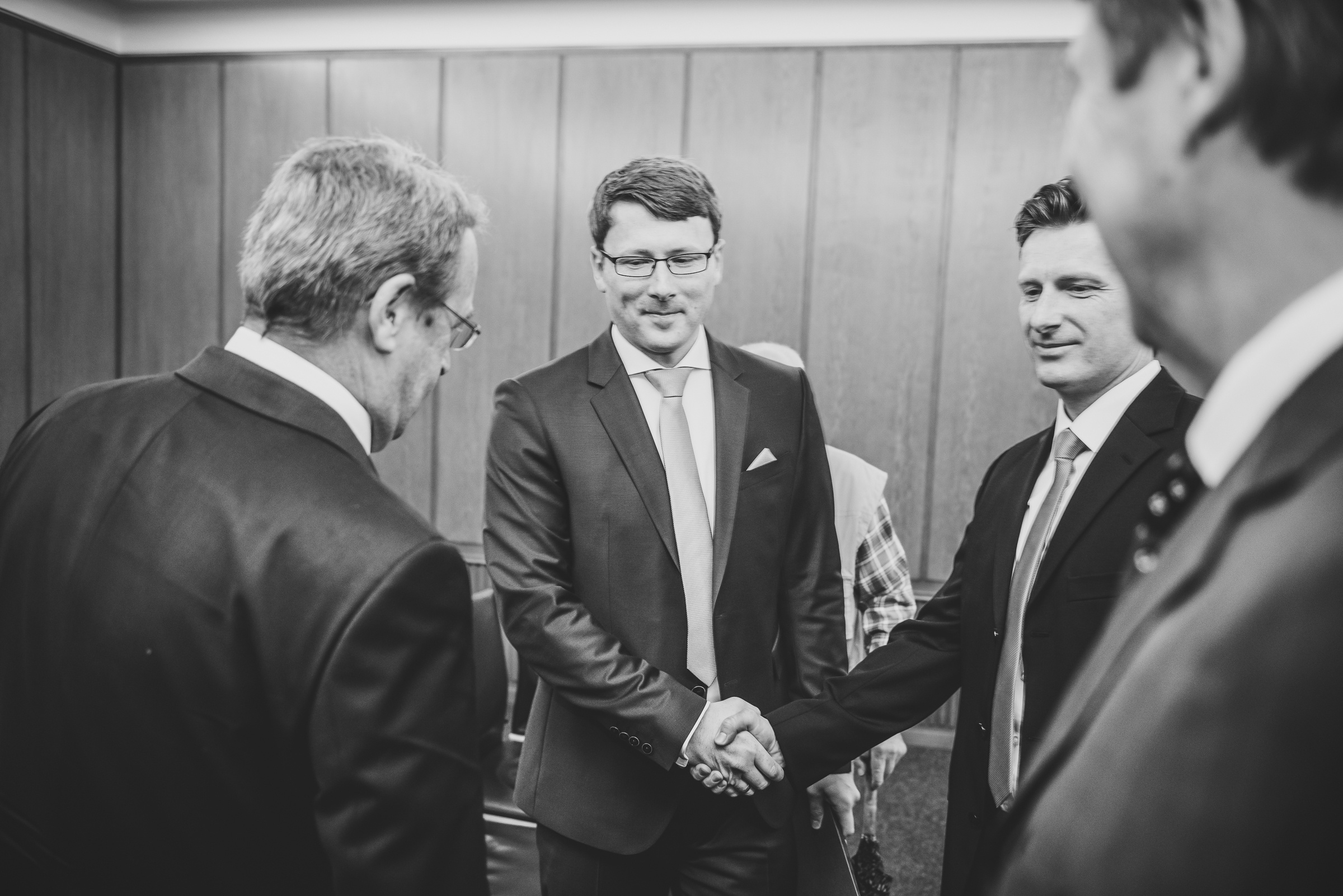 Hochzeit im Standesamt Mandlstraße und Restaurant am Chinesischen Turm. Hochzeitsfotograf München - Olga Boyko Hochzeitsreportage