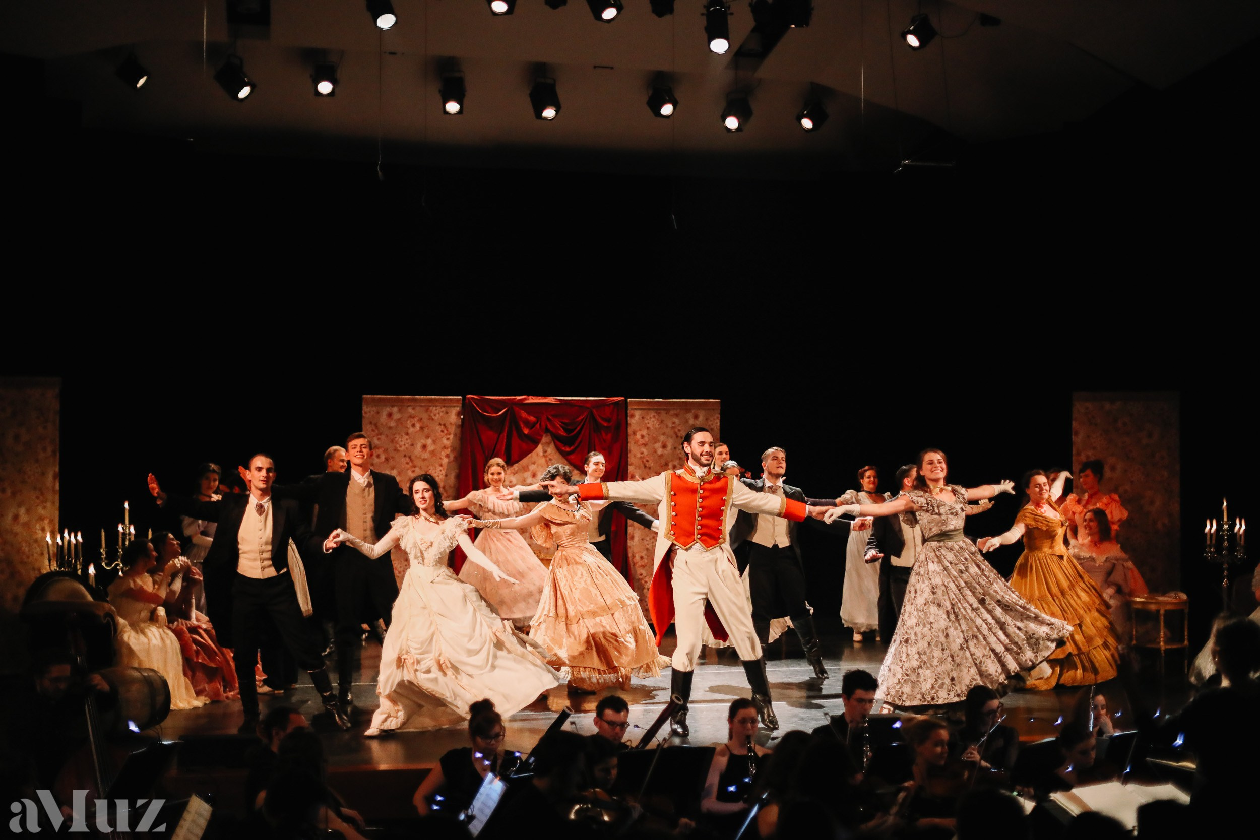 Opera Łąkowa. Fotograf Ślubny Warszawa - Sesje Biznesowe Rodzinne Eventy