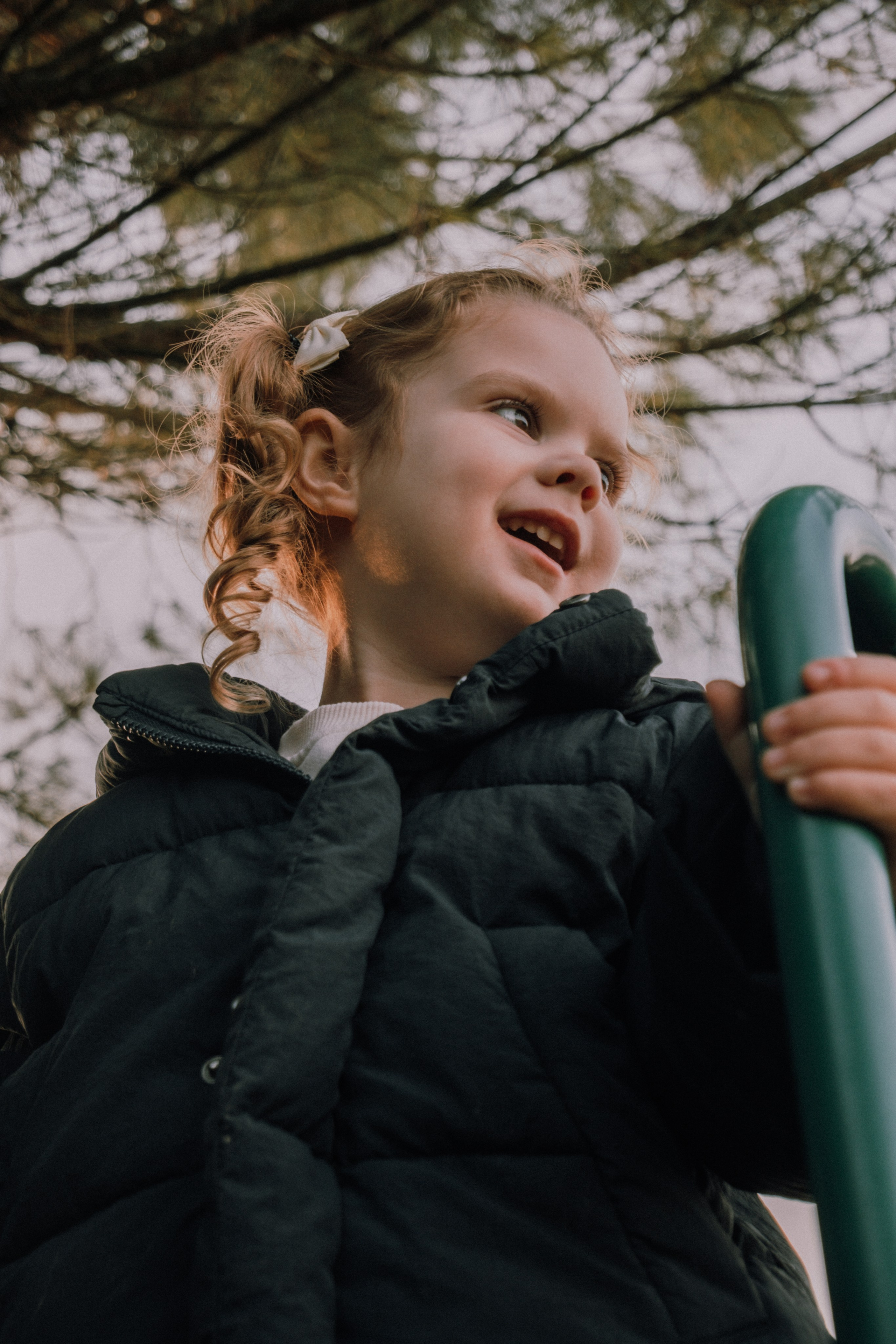 Sesión familiar en el bosque. Fotografía profesional en Calafell - Elena Medvedeva