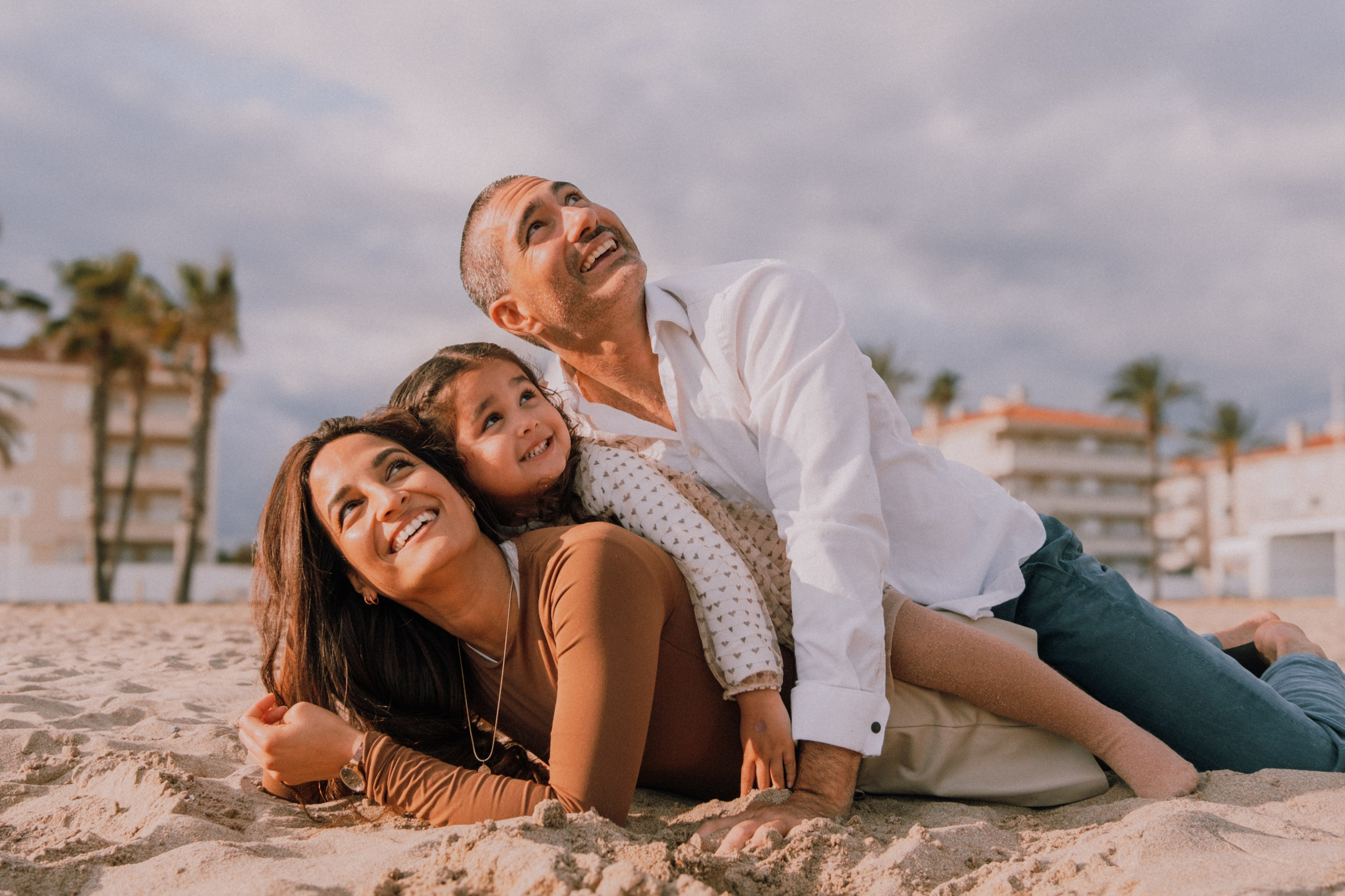 Sesión familiar en la playa. Fotografía profesional en Calafell - Elena Medvedeva