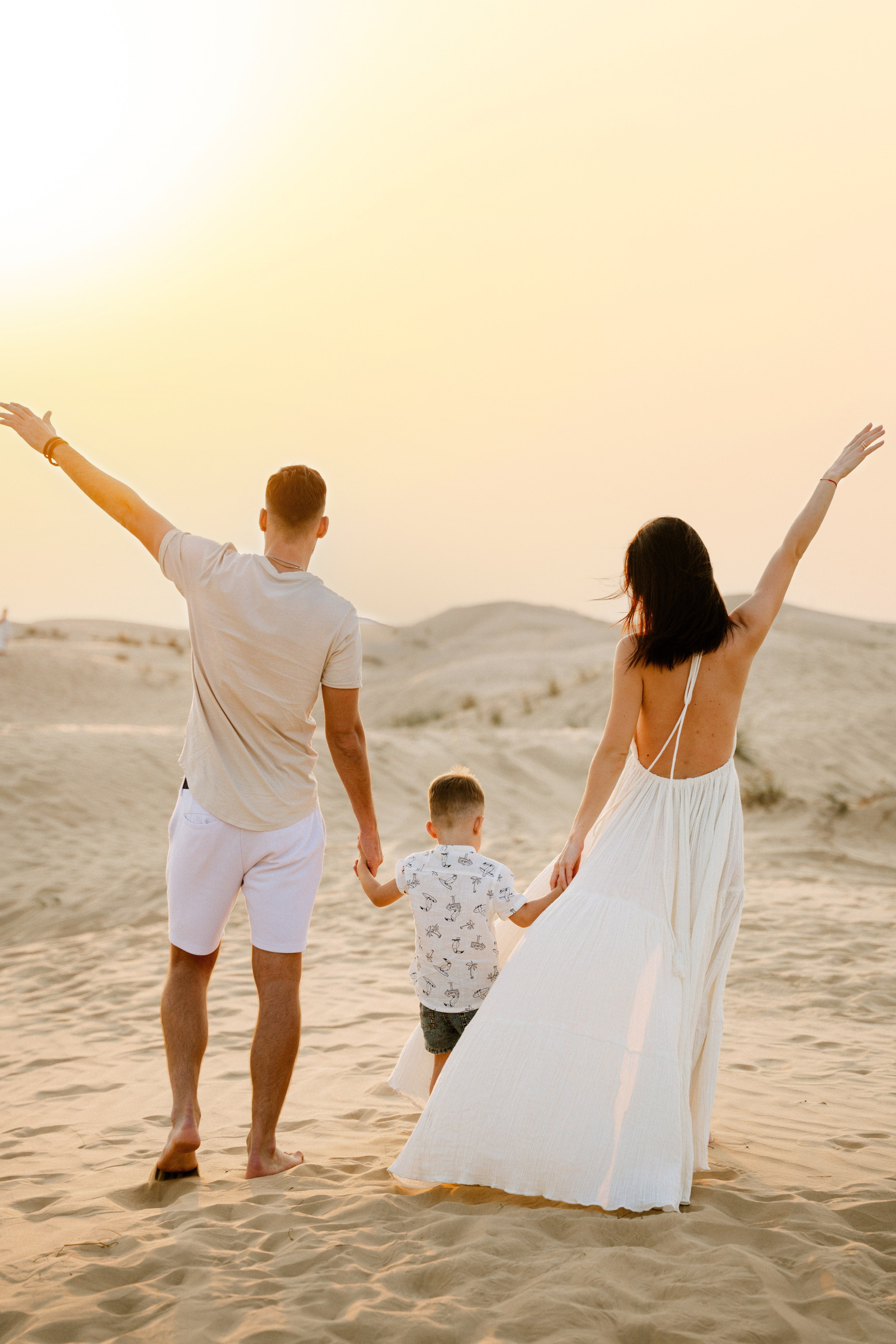 Desert play and fun. Angela Iakovleva — Family Photographer in Dubai