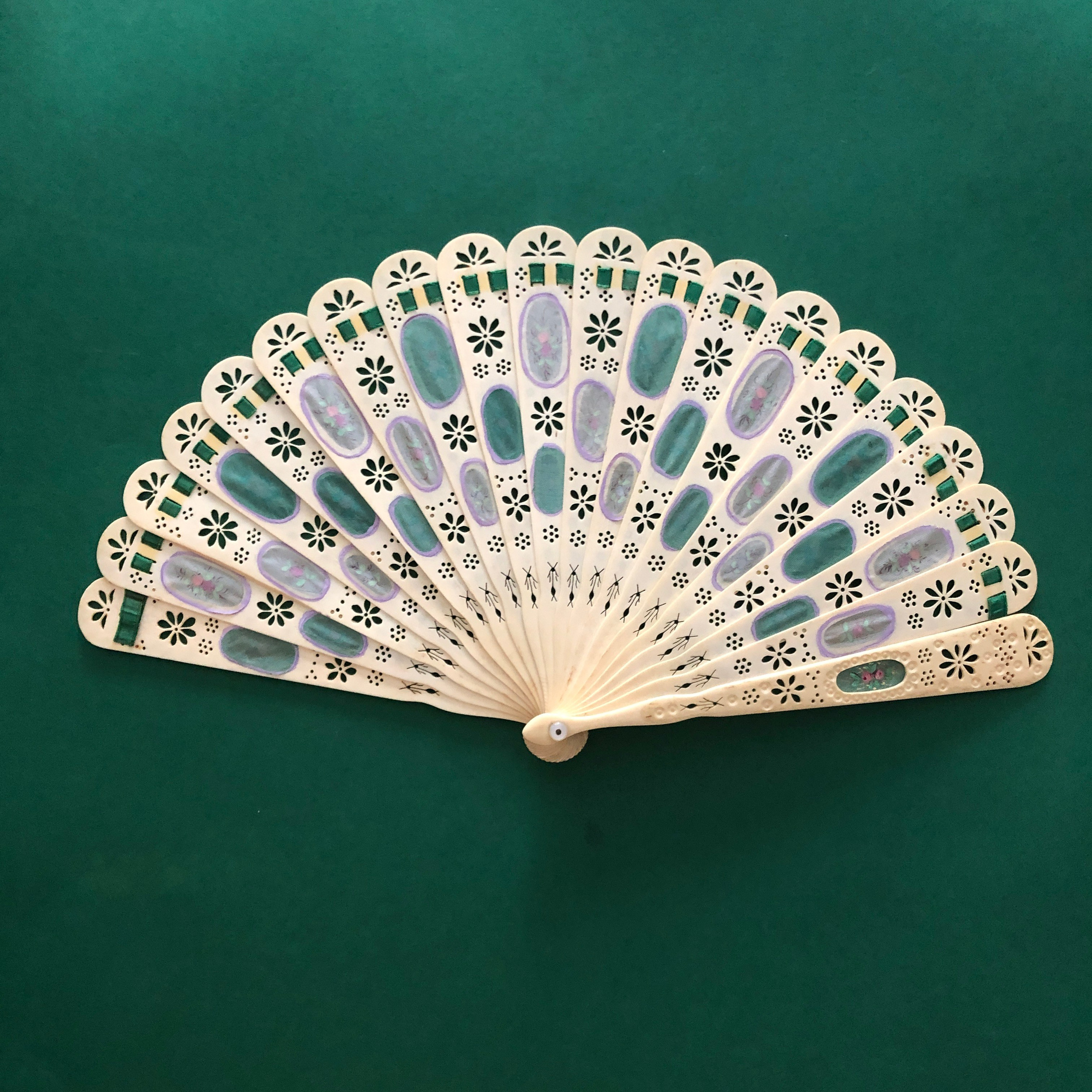 Vintagefanwhite. Современнные и актикварные украшения в Барселоне, Москве и Санкт-Петербурге