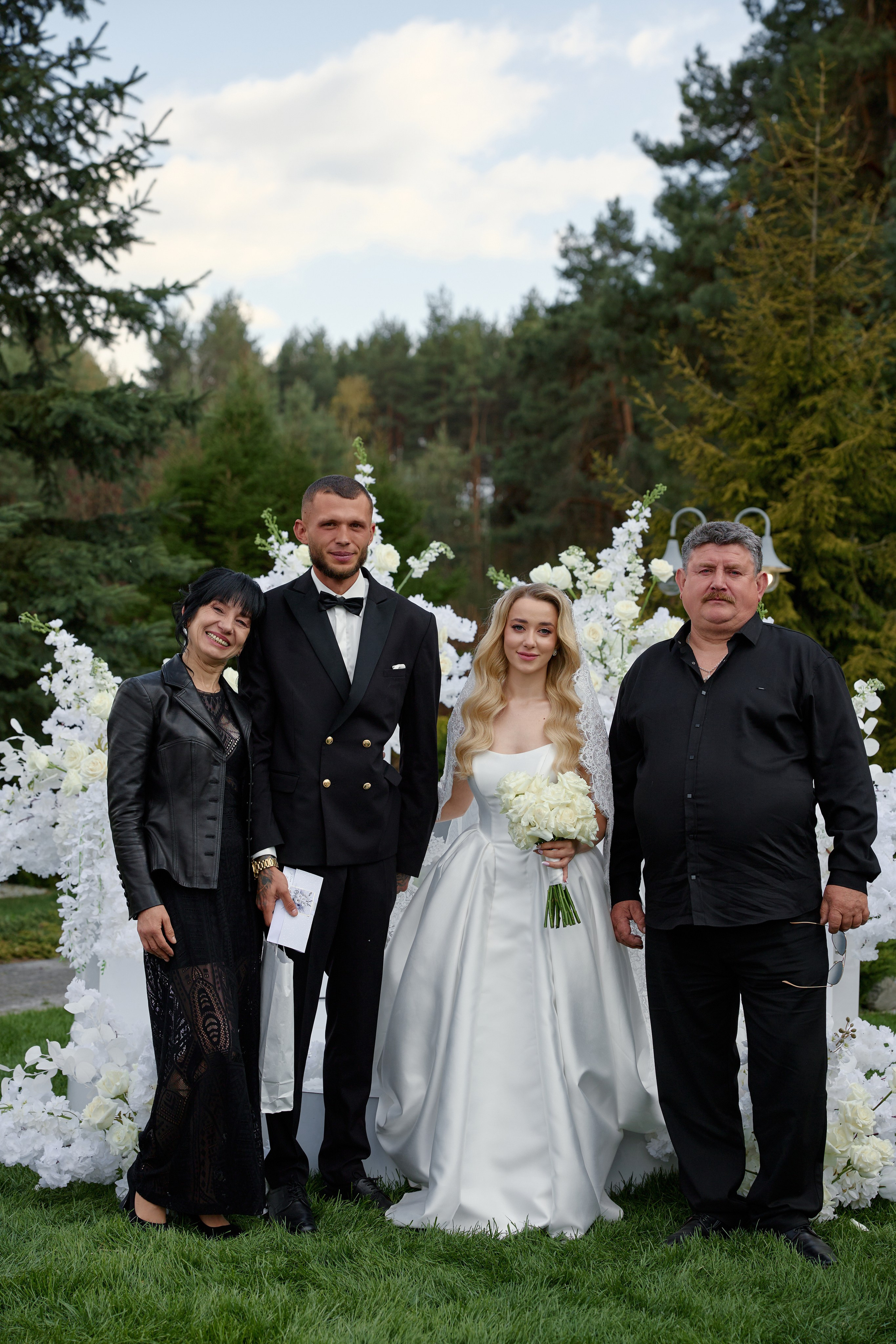Natalia & Roman. Dworek przy lesie. Fotograf ślubny i rodzinny w Krakowie Yana Klymova