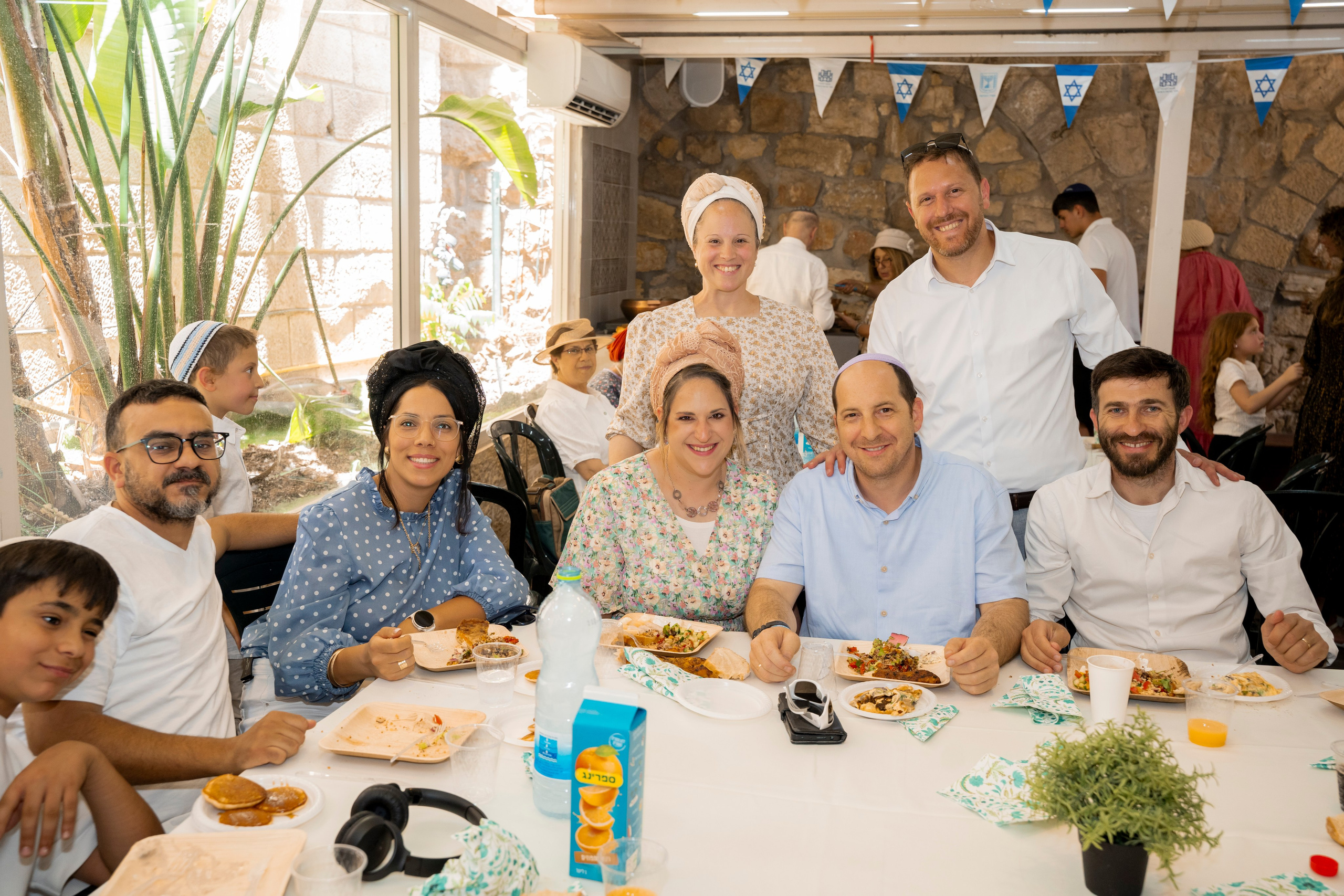 הנחת התפילין רפאל לוי. יוסף מזרחי צילום חתונה, ברית וזוגיות. צלם מקצועי שאוהב להוציא אתכם הכי יפים ברגעים הכי מרגשים