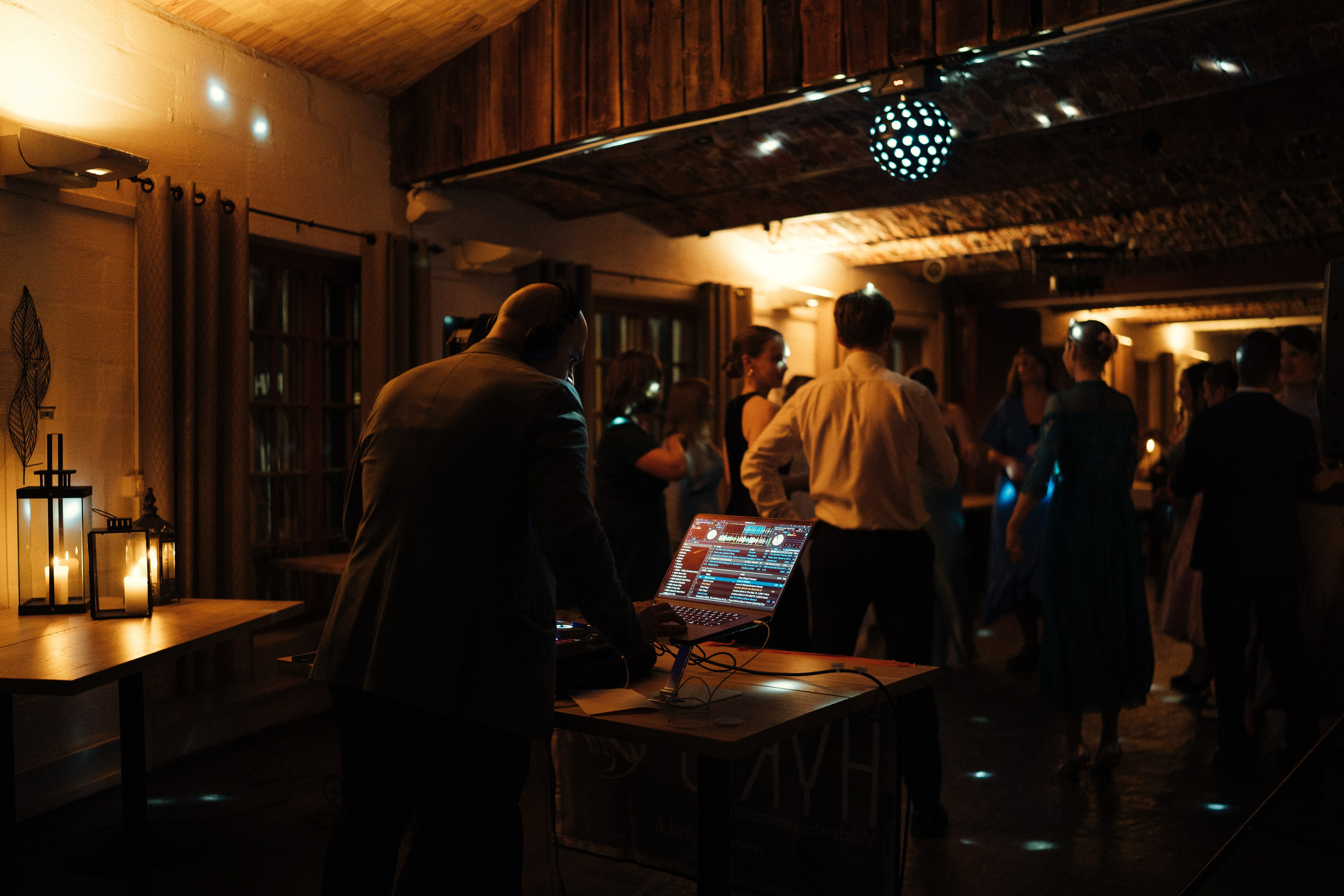 C&A. Wedding and portrait photographer in Helsinki Vickan O