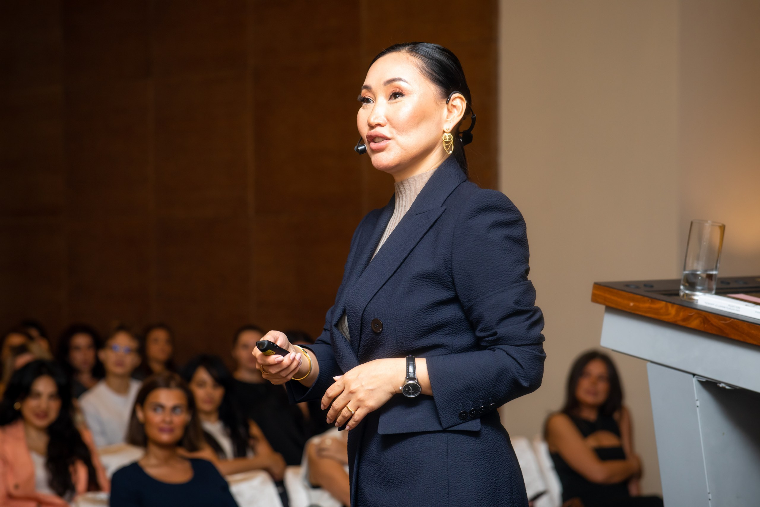 Laura Omuralieva — “The Woman of the New Age and Her Meta-Skills”. Fotograf Baku