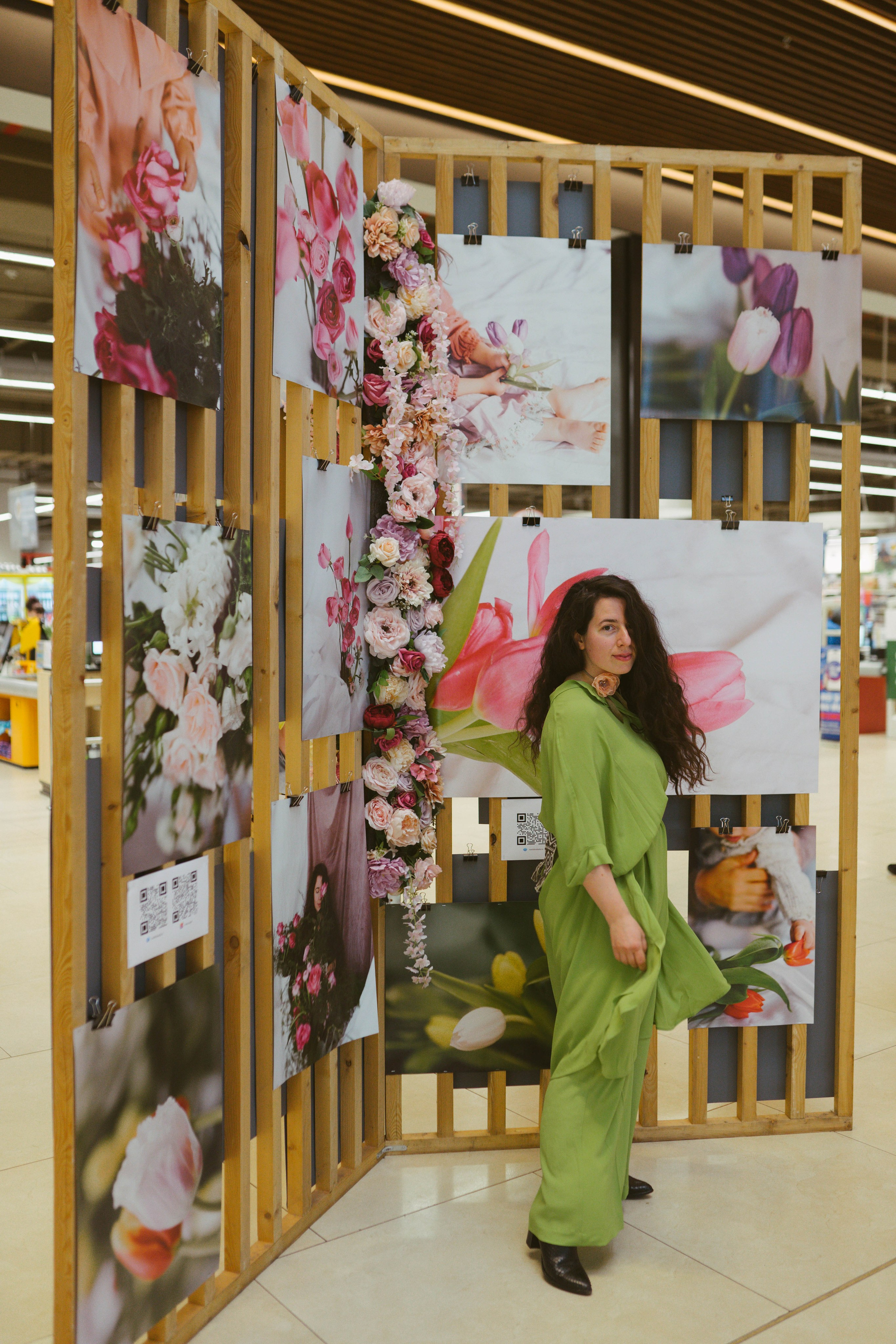 Expozitie Fotografie AFI BRASOVA fi Primăvară: Manifest Vizual despre Viață | Mădălina Beda. Madalina Beda- Artist vizual, fotograf, doula la nastere, consultant babywearing Brasov si in toata tara