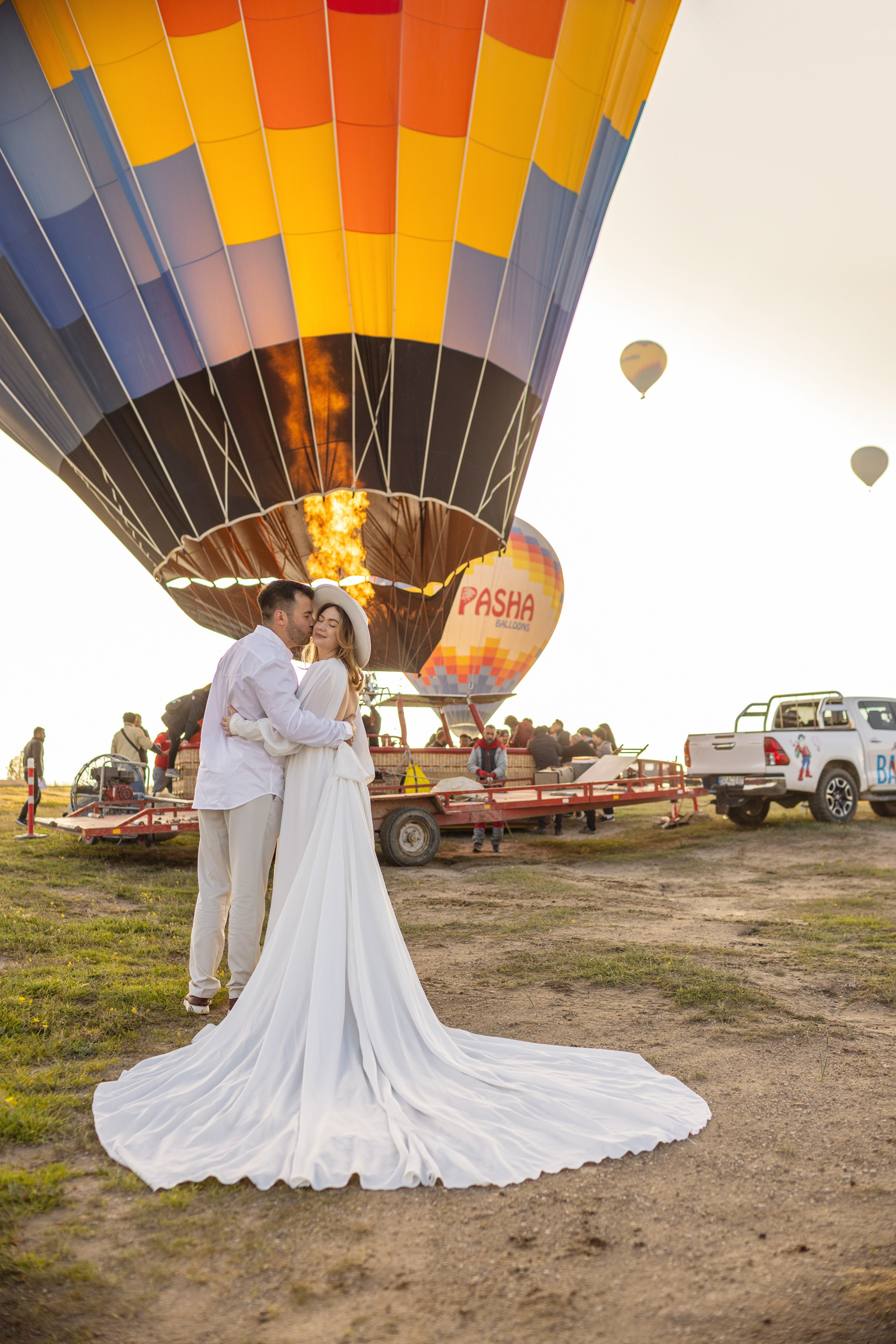 Elegant Wedding Photoshoot with a Flowing Dress and Balloons in Cappadocia. Julia Ganch I Fashion Wedding Photography I Cappadocia Turkey