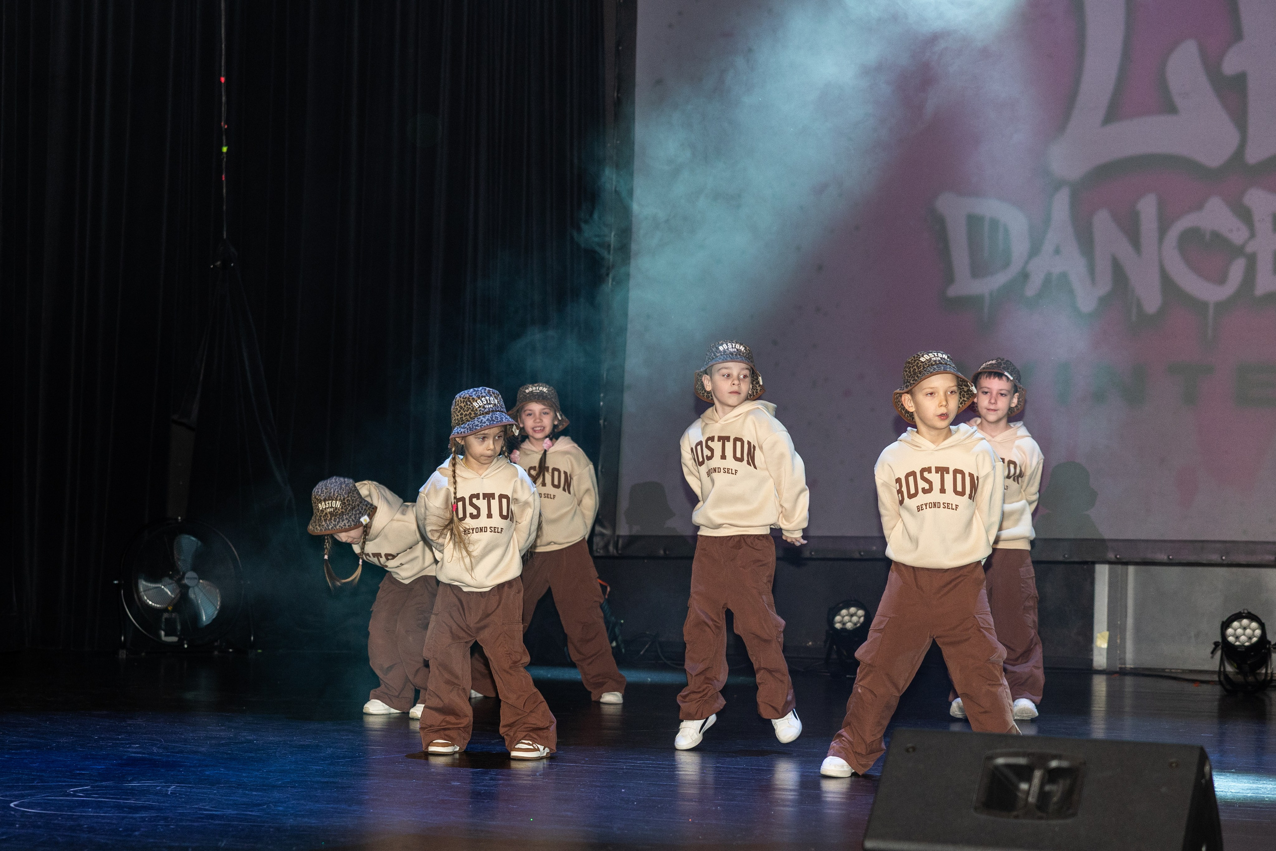 LEO DANCE SHOW WINTER 2025. Семейный и детский фотограф в Варшаве Мила Бобровская