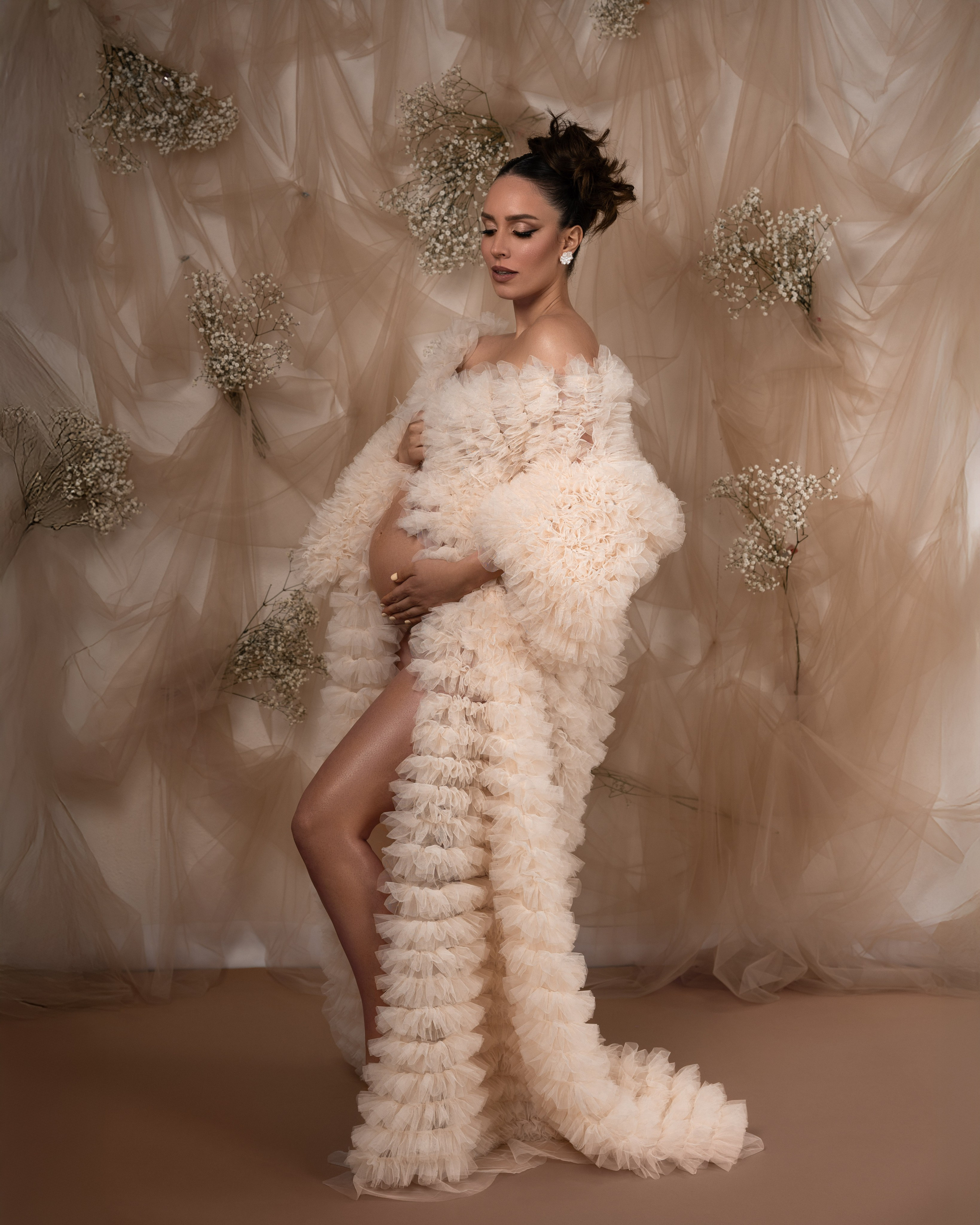 Babybauch Fotoshooting. Anna, Fotografin aus Wien, Österreich. Ich fotografiere in folgenden Genres: Babybauch-, Familien-, Mode- und Weihnachtsfotografie