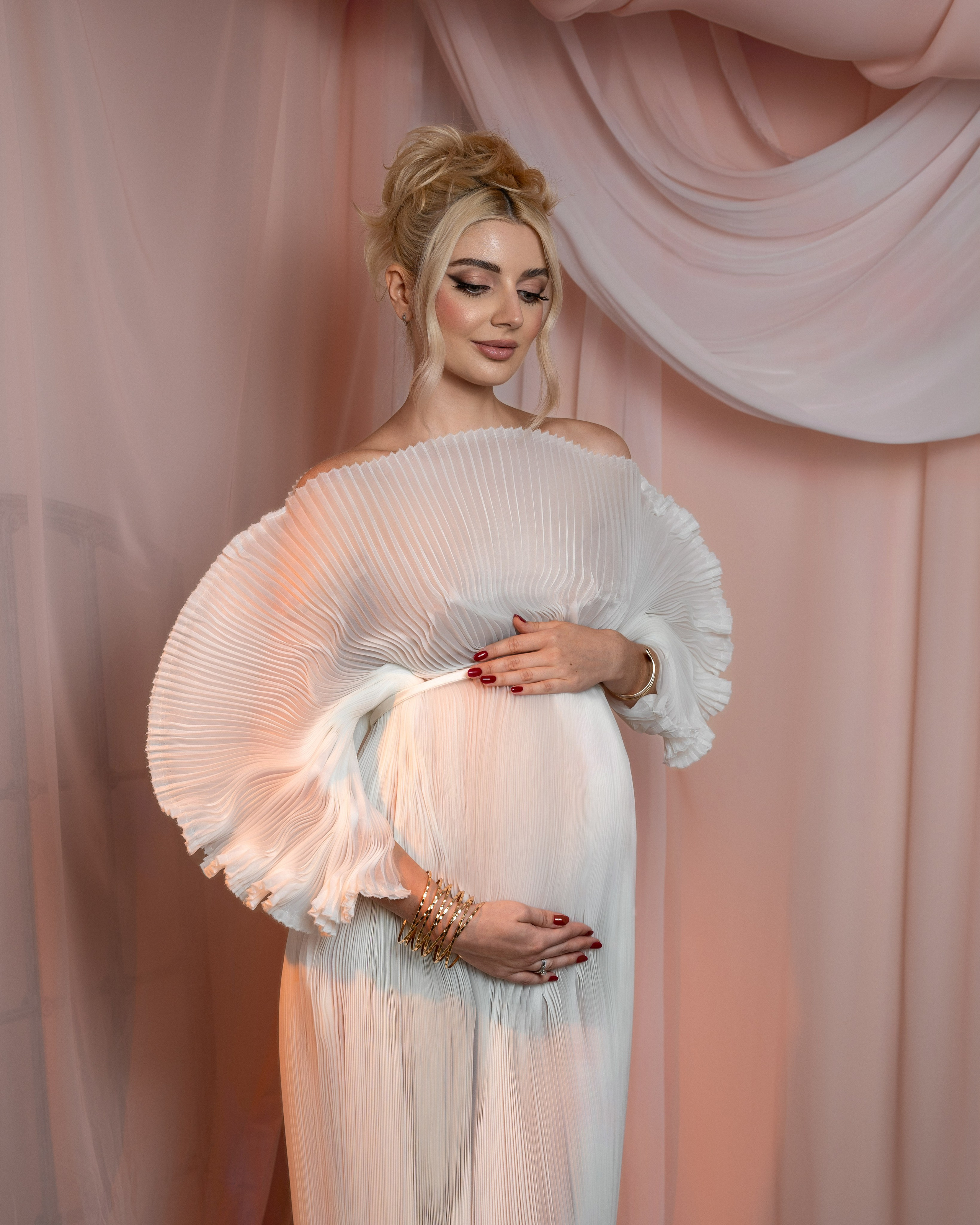 Babybauch Fotoshooting. Anna, Fotografin aus Wien, Österreich. Ich fotografiere in folgenden Genres: Babybauch-, Familien-, Mode- und Weihnachtsfotografie