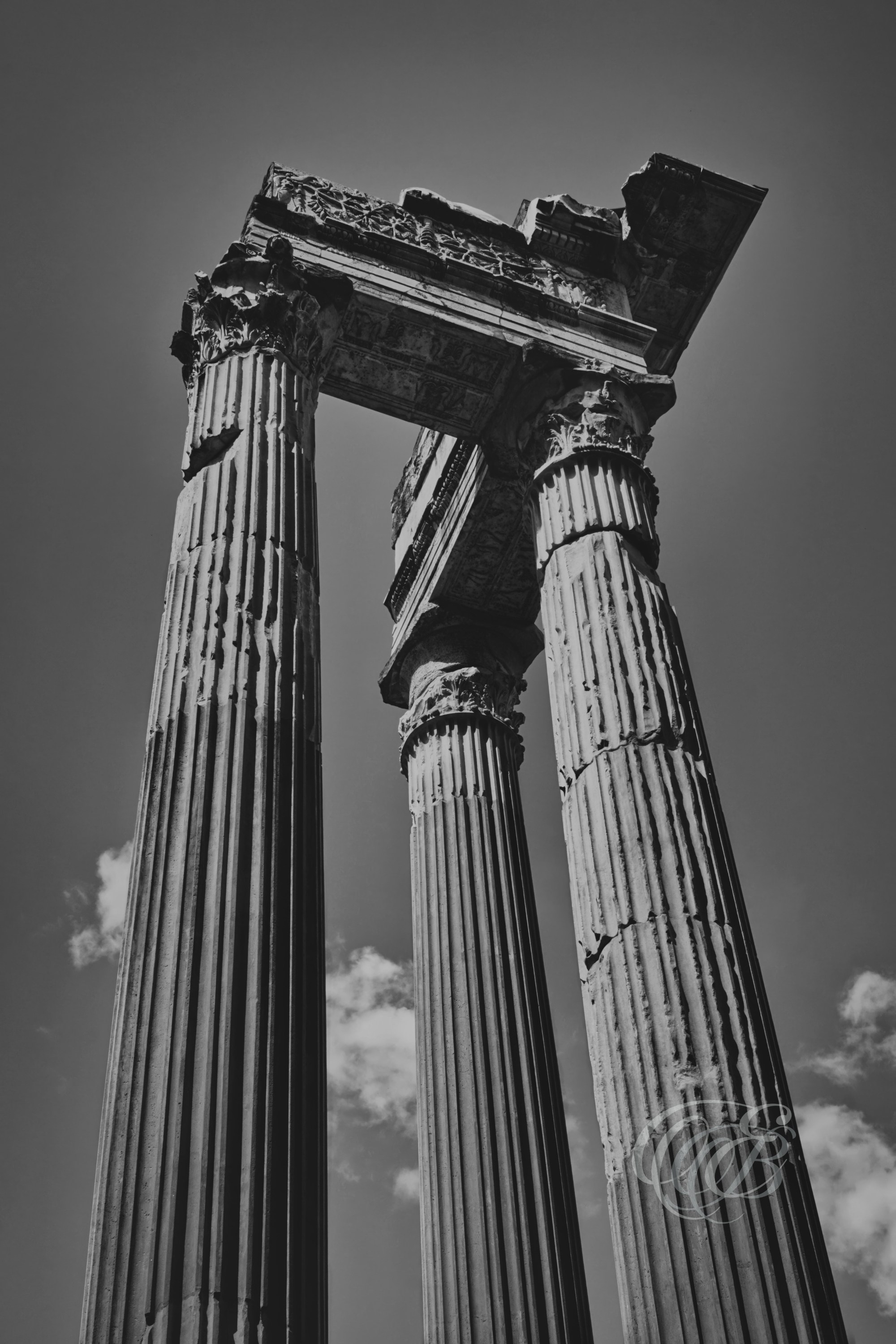 Rome Italy - Temples of Apollo Sosianus and Bellona columns - Eduardo Bartoli Fine Art Photography - Photograph of the columns of the Temples of Apollo Sosianus and Bellona in Rome, Italy – fine art photography by Eduardo Bartoli.