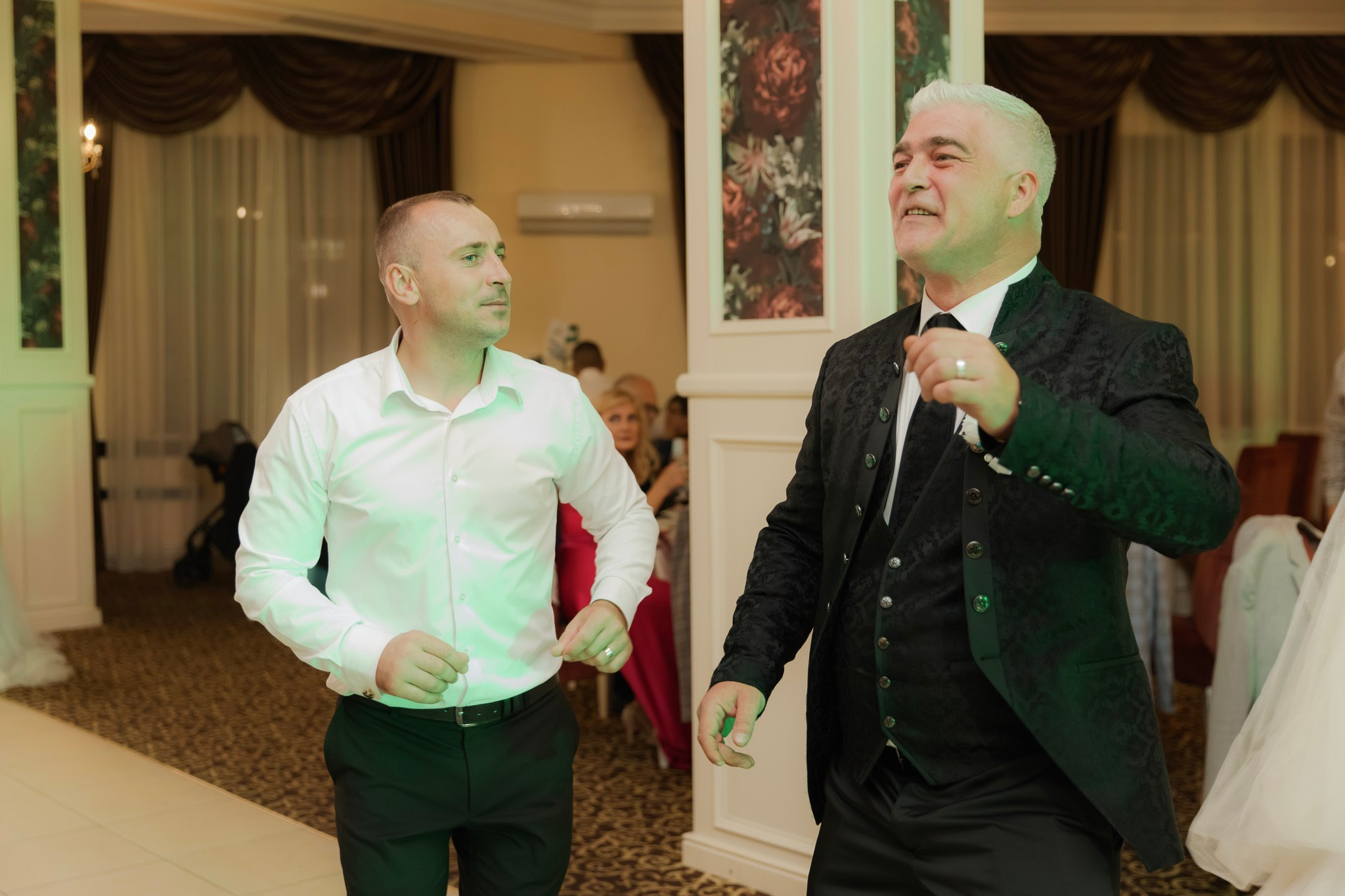 Mihai & Oana. Servicii foto-video profesionale, pentru momente de neuitat