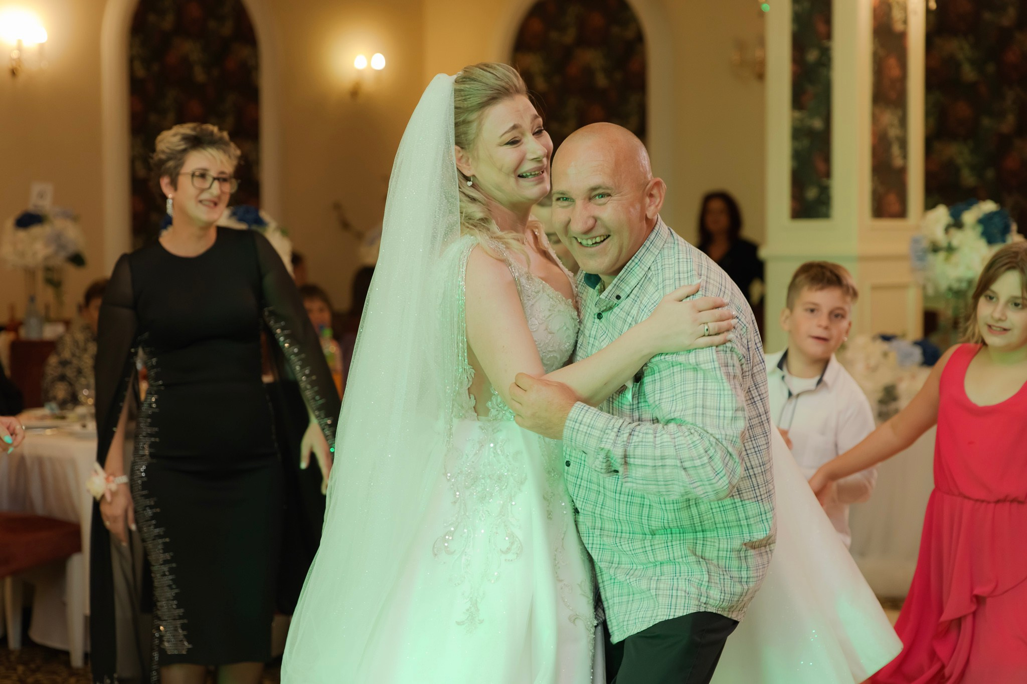 Mihai & Oana. Servicii foto-video profesionale, pentru momente de neuitat