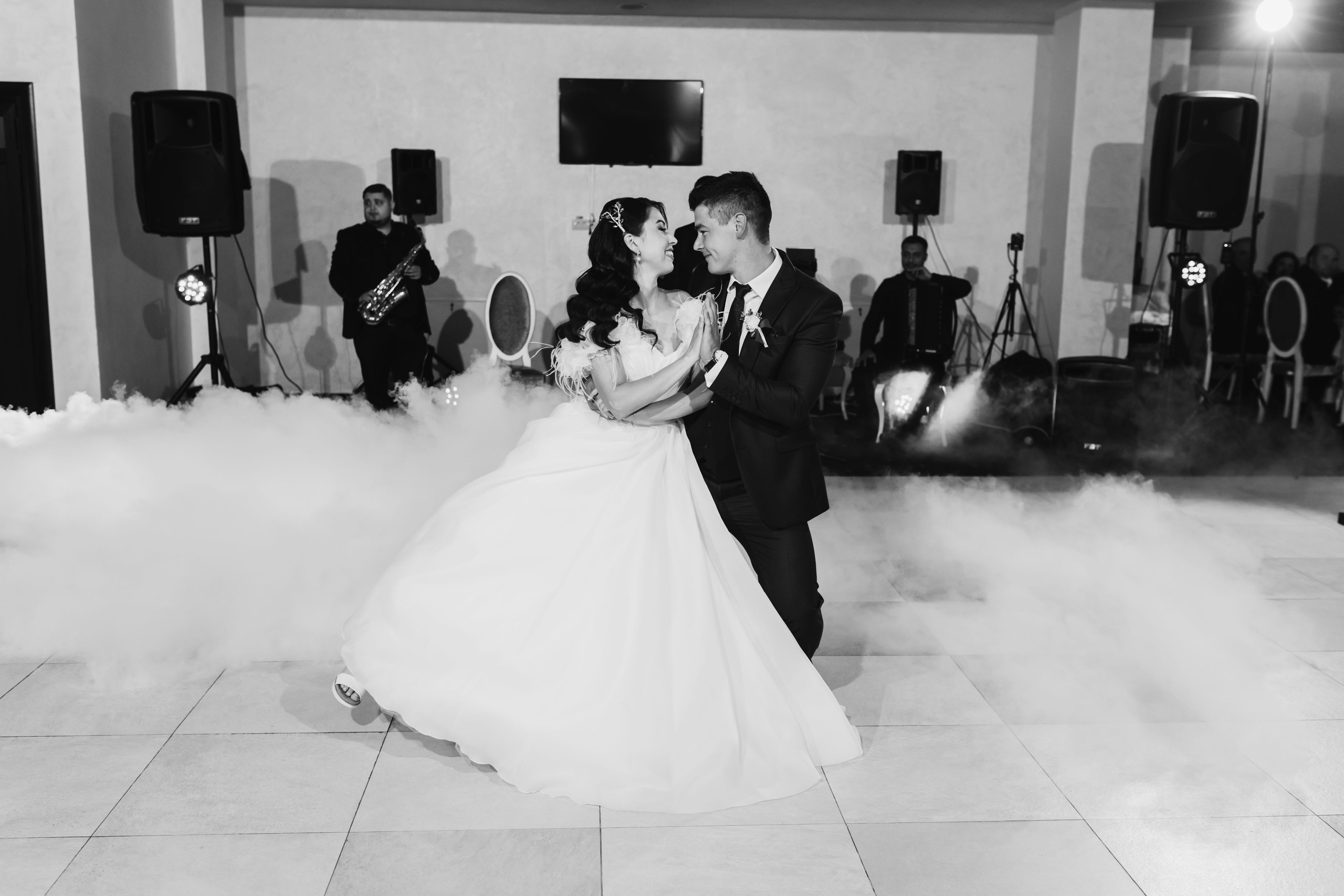 Loredana & Emilian – Ziua Nunții | Videografie - fotografie Botez Suceava, Iași, Botoșani. Servicii foto-video profesionale, pentru momente de neuitat
