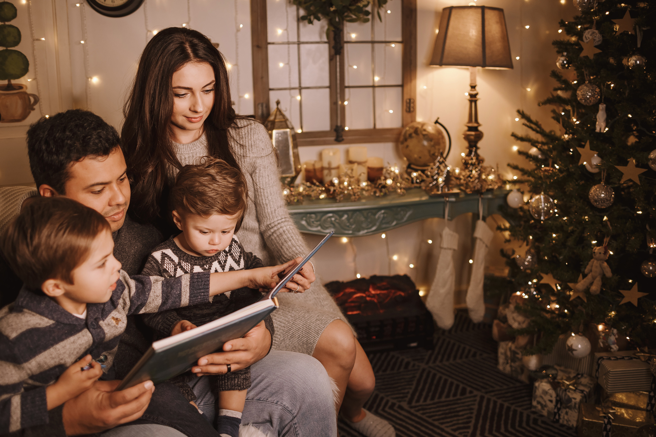 11212021 Christmas Photoshoot 4. Wedding family event photographer in Chicago Nick Yushevich