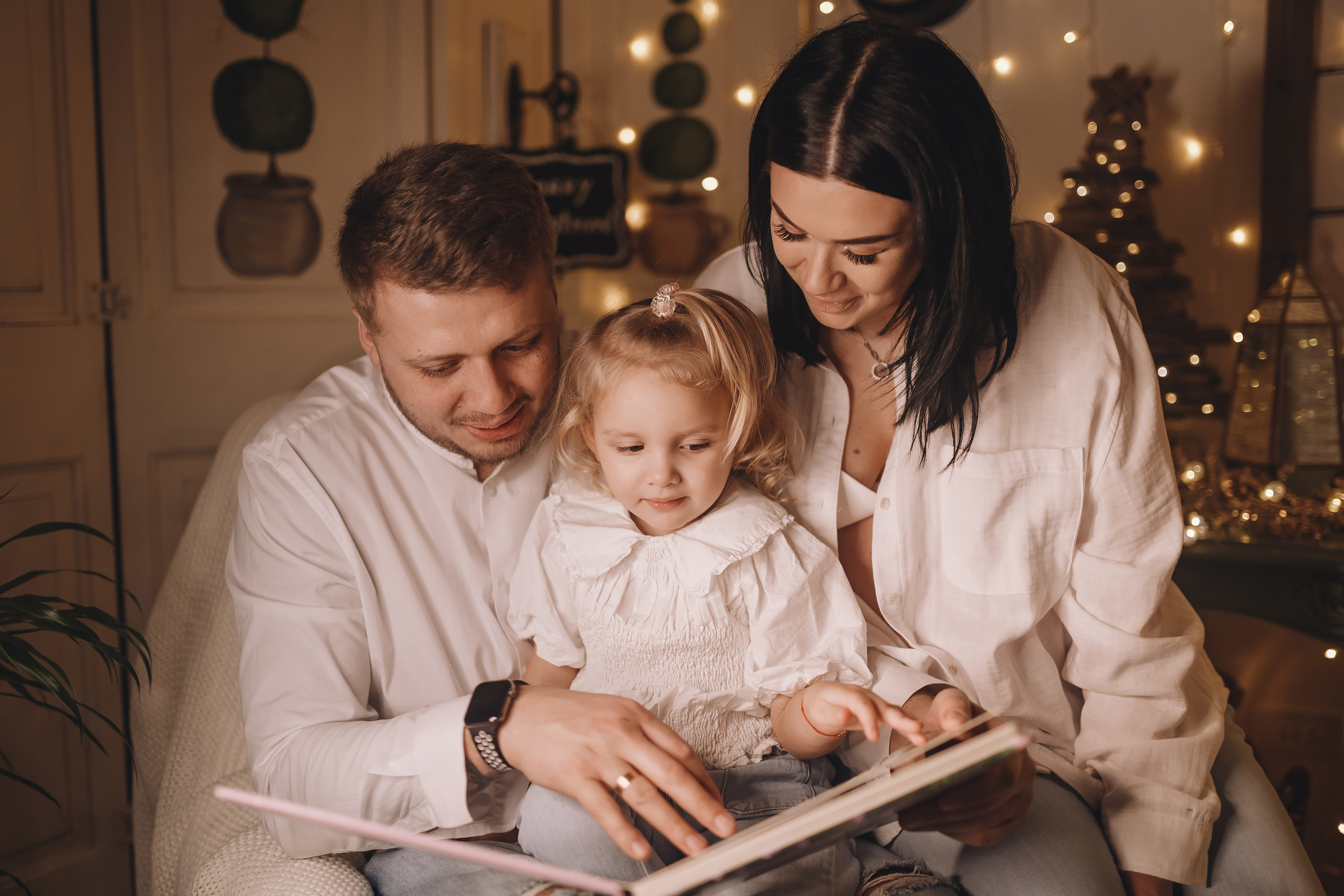 12152021 Christmas Photoshoot 15. Wedding family event photographer in Chicago Nick Yushevich