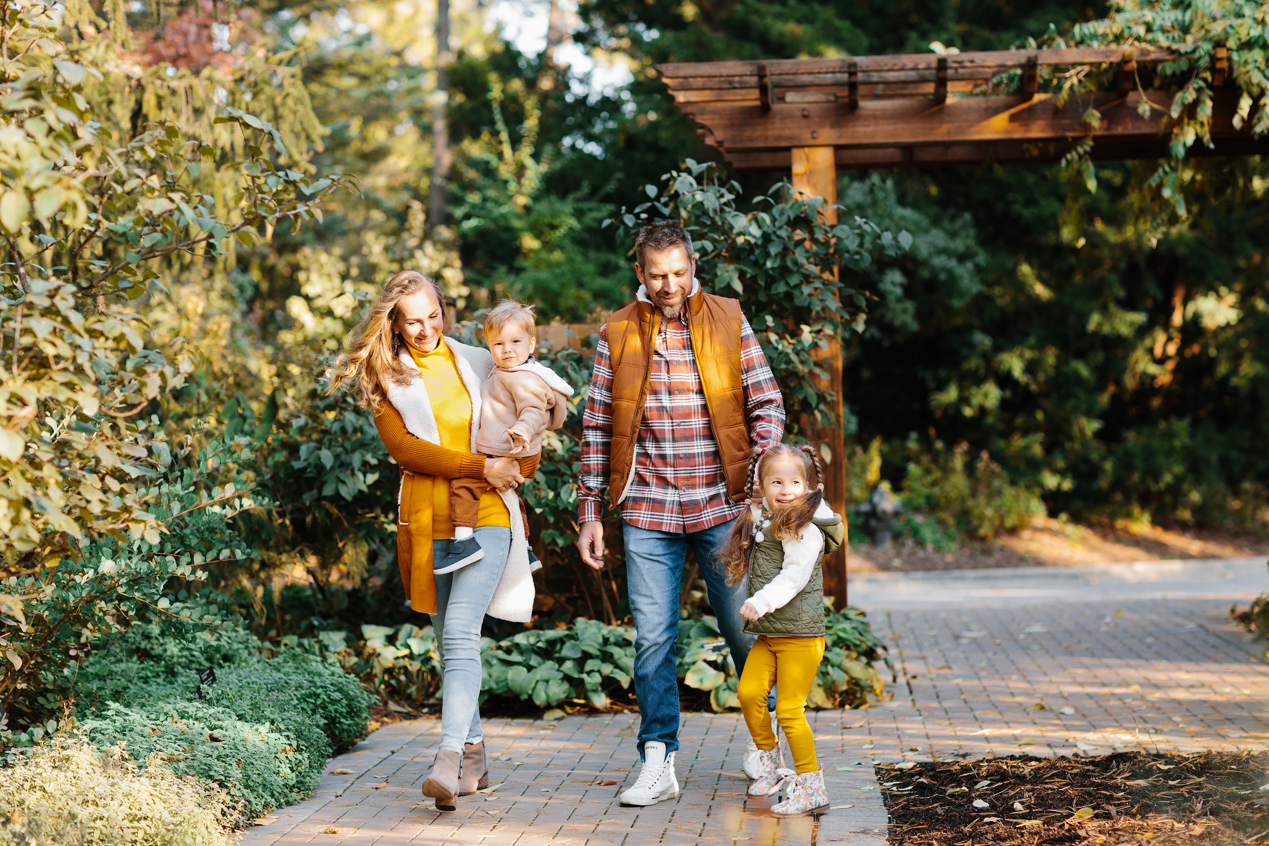 11.05.2021 Family photoshoot. Wedding family event photographer in Chicago Nick Yushevich