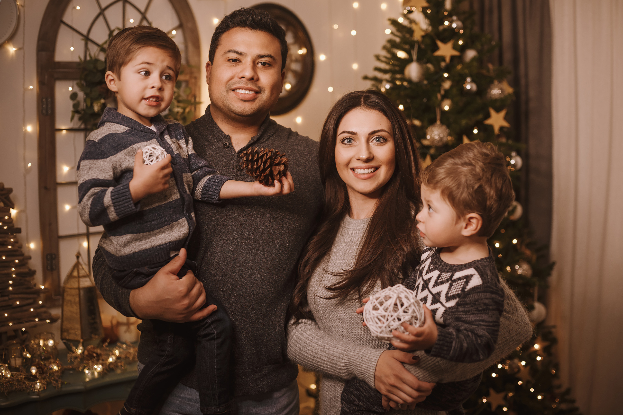 11212021 Christmas Photoshoot 4. Wedding family event photographer in Chicago Nick Yushevich